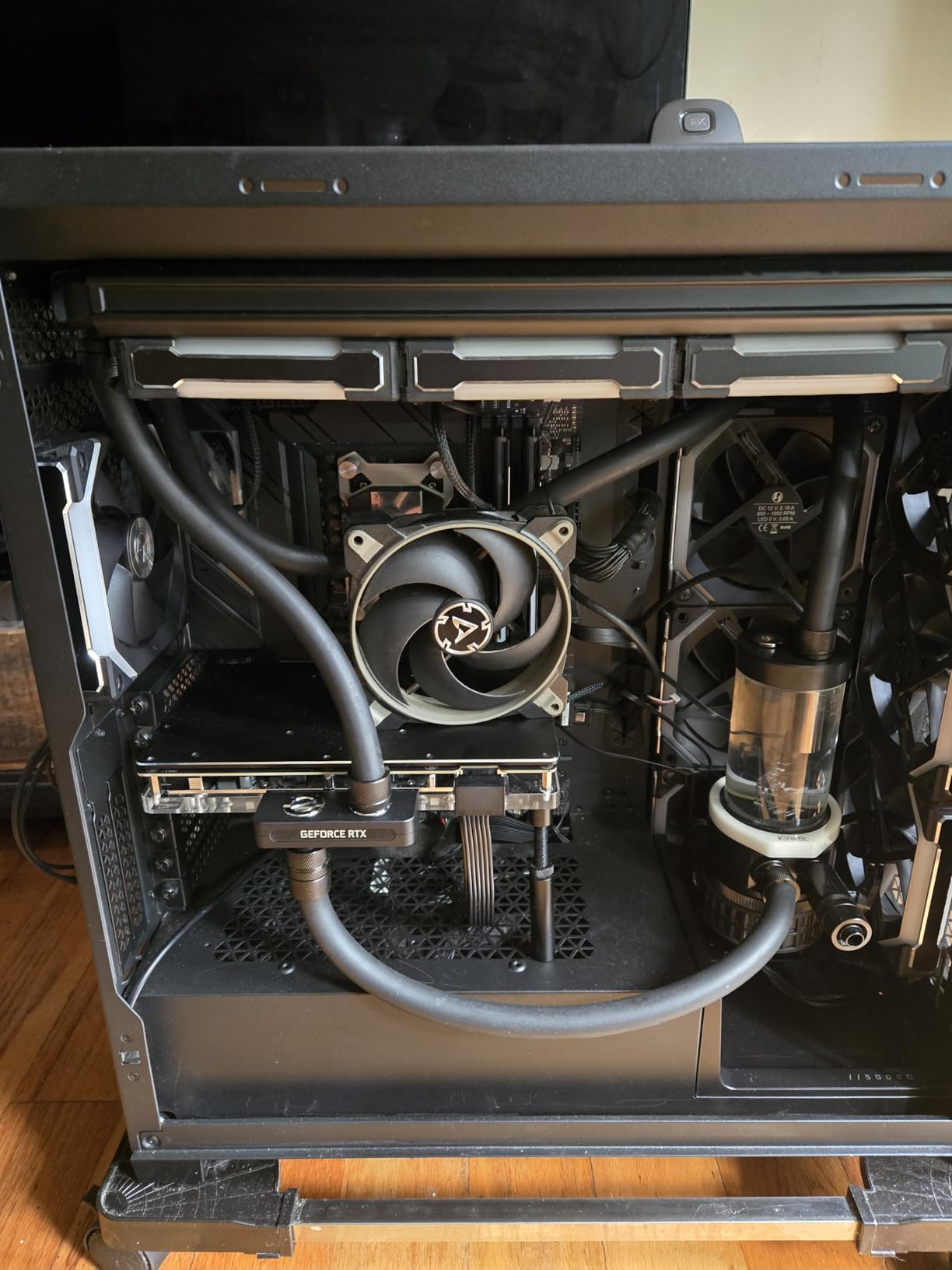 CableMod Basics E-Series 12VHPWR 90 Degree StealthSense PCI-e Cable for EVGA - Variant A (Black, 16-pin to Quad 8-pin, 60cm) customer photo 2
