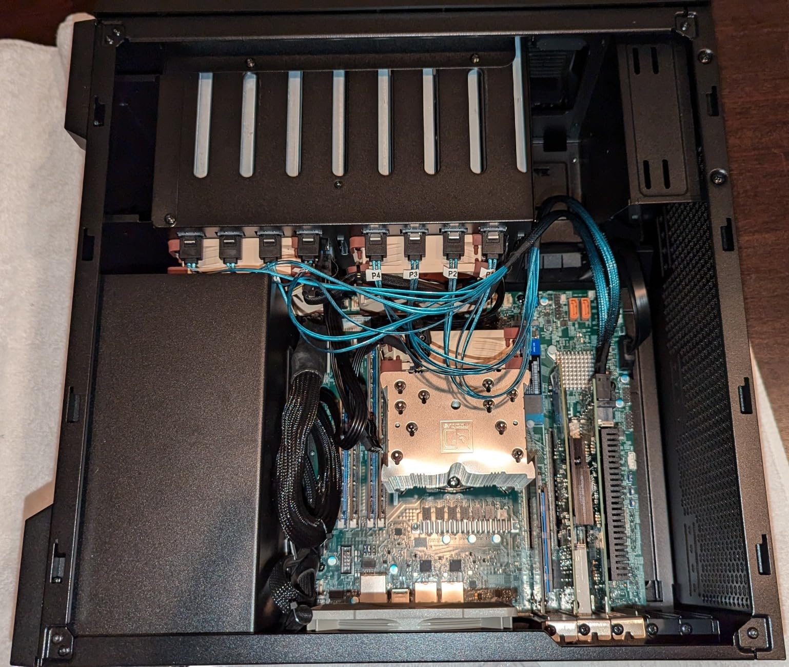 Silverstone Technology CS382 8-Bay SAS-12G / SATA-6G Hot-swappable High Performance Micro-ATX NAS Chassis, SST-CS382 customer photo 2