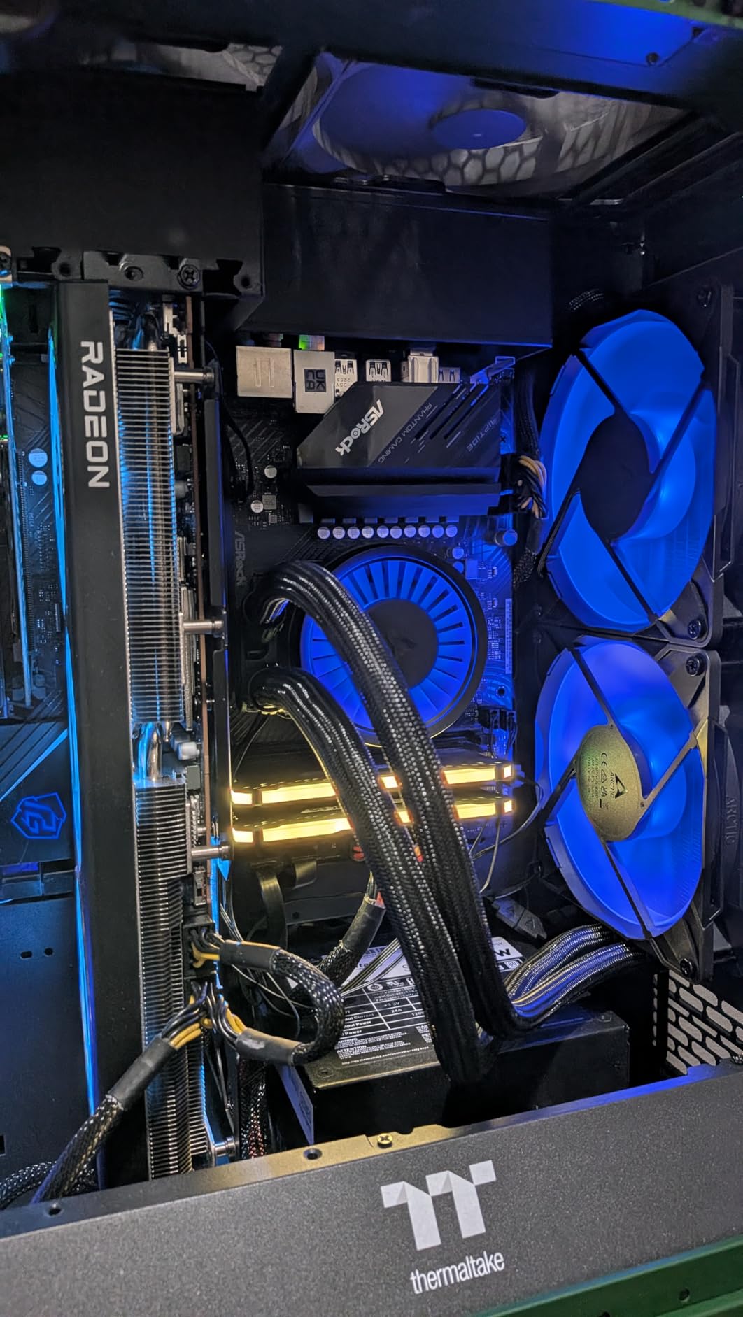 ARCTIC Liquid Freezer III 280 A-RGB - CPU AIO Water Cooler, Water Cooling PC, Intel & AMD, Efficient PWM-Controlled Pump, Fan: 200-1900 RPM, LGA1851 and LGA1700 Contact Frame - White customer photo 1