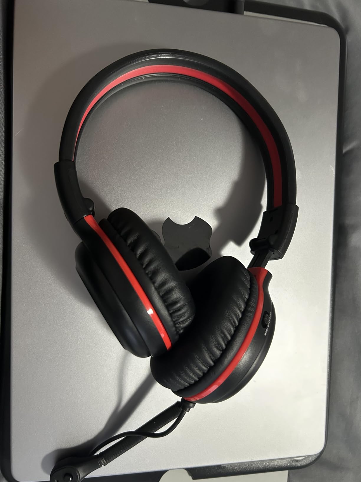 SIMOLIO Wired Headphones for School with Microphone, Stereo Kids Headphone with Flexible Swivel Boom Mic, 3 Levels Volume Limiter Gaming Headsets customer photo 1