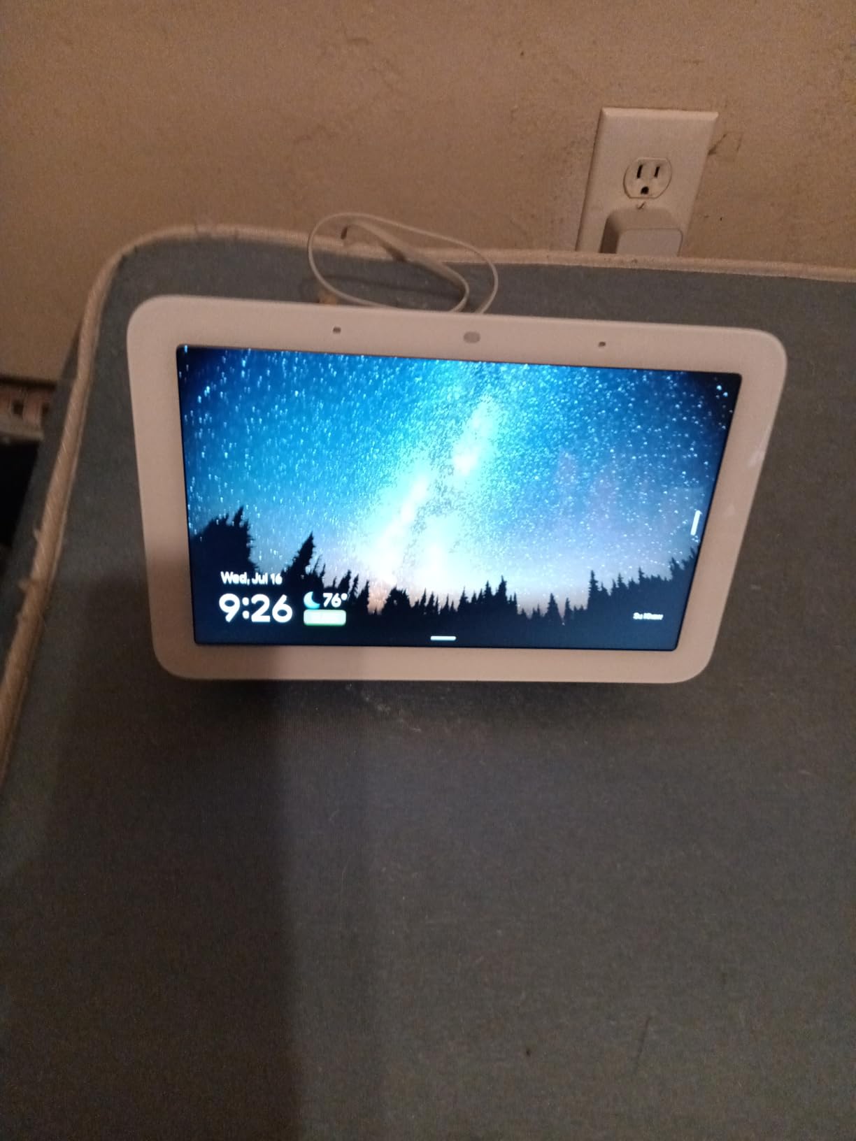 Google Nest Hub (2nd Gen) 7-inch Smart Display with Google Assistant - Charcoal customer photo 1