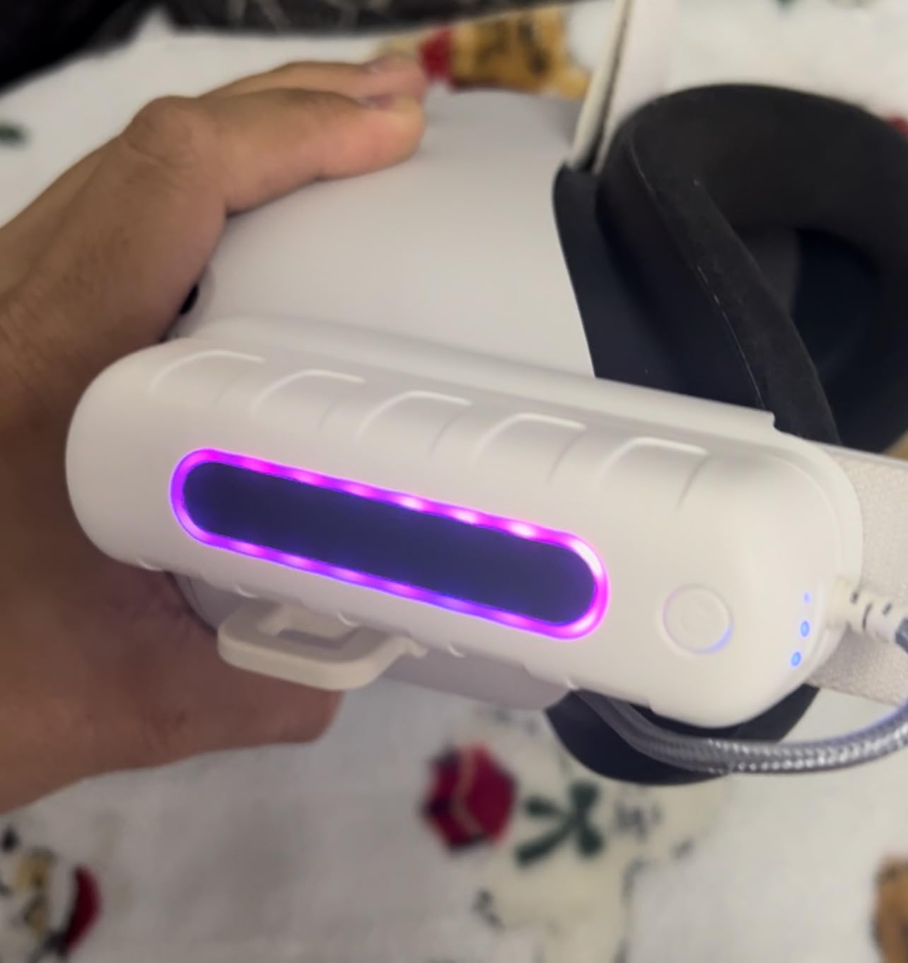 Saqico Battery Pack for Meta Quest 2/3/3s, 5000mAh Extended Power with Multi-Colors RGB Lights, Lightweight and Portable VR Extend Power Accessories for Extra 2-4H Playtime customer photo 2