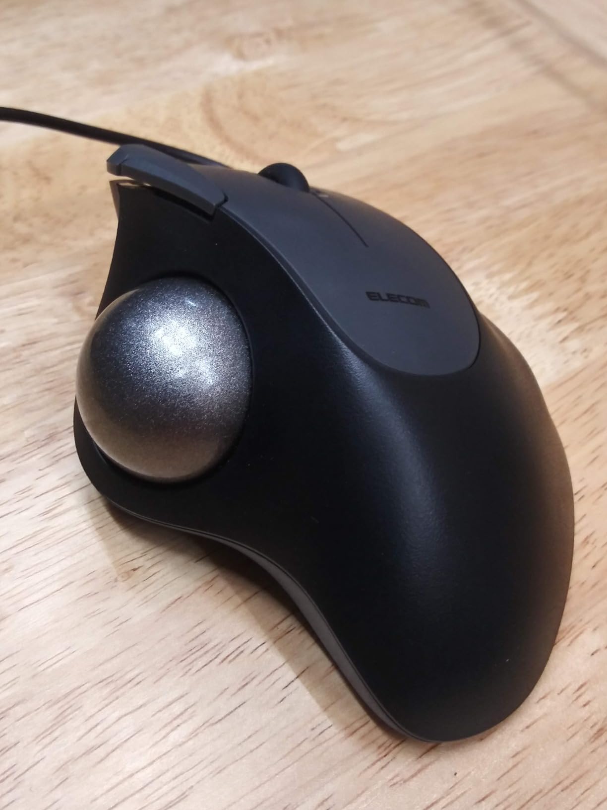 ELECOM Ergonomic Comfort Design Trackball IST Wired USB-A Connection, Super Smooth Tracking with Roller Ball Bearing, 36mm Ball, Thumb Control, Compatible for Windows, PC, and Mac Black (M-IT11URBK) customer photo 1