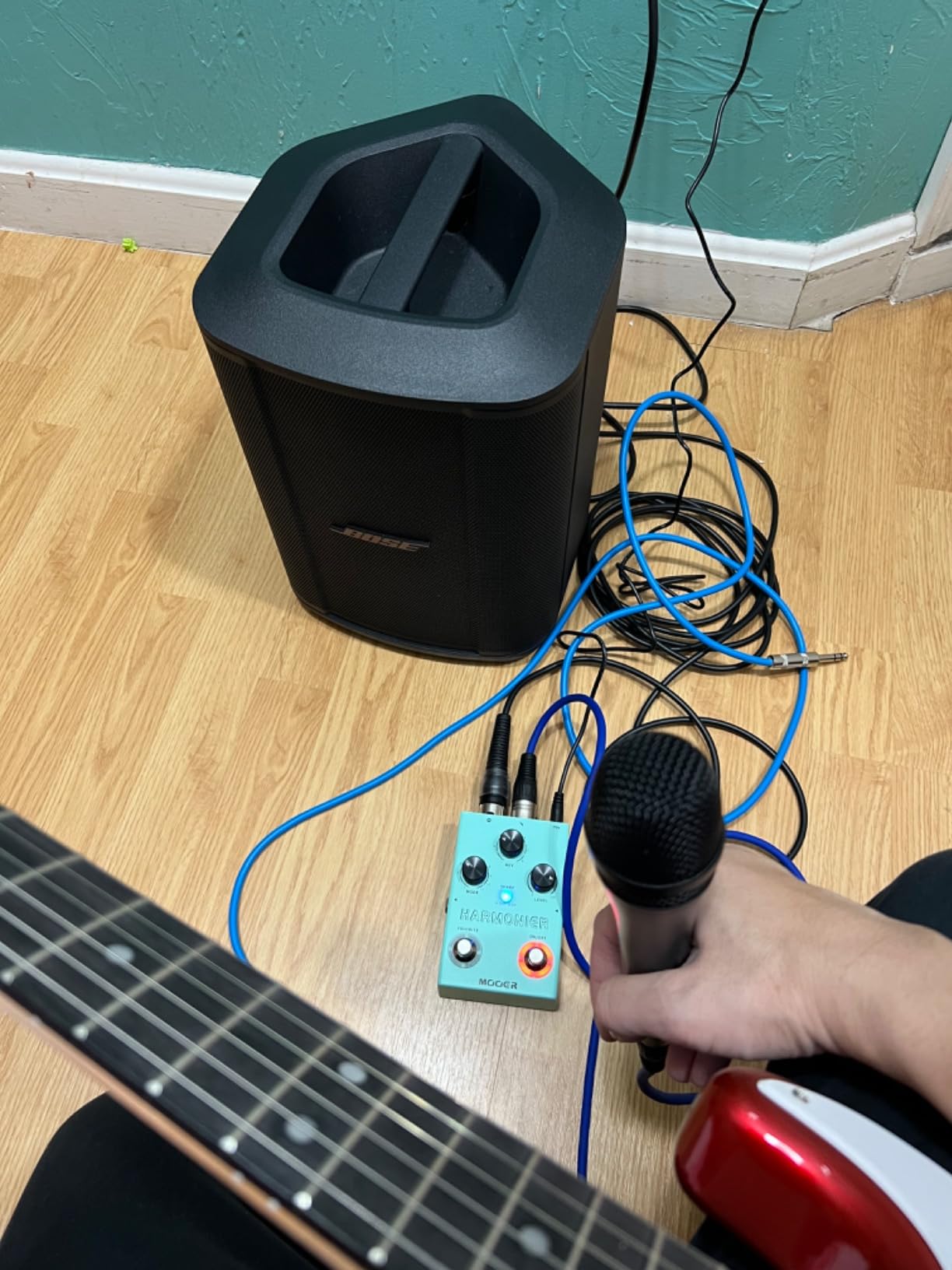 MOOER Looper Vocal Effects Processor Guitar Voice Pedal Vocal Stompbox Microphone Amplifier for Live Singing Streaming Recording (MVP3) customer photo 2