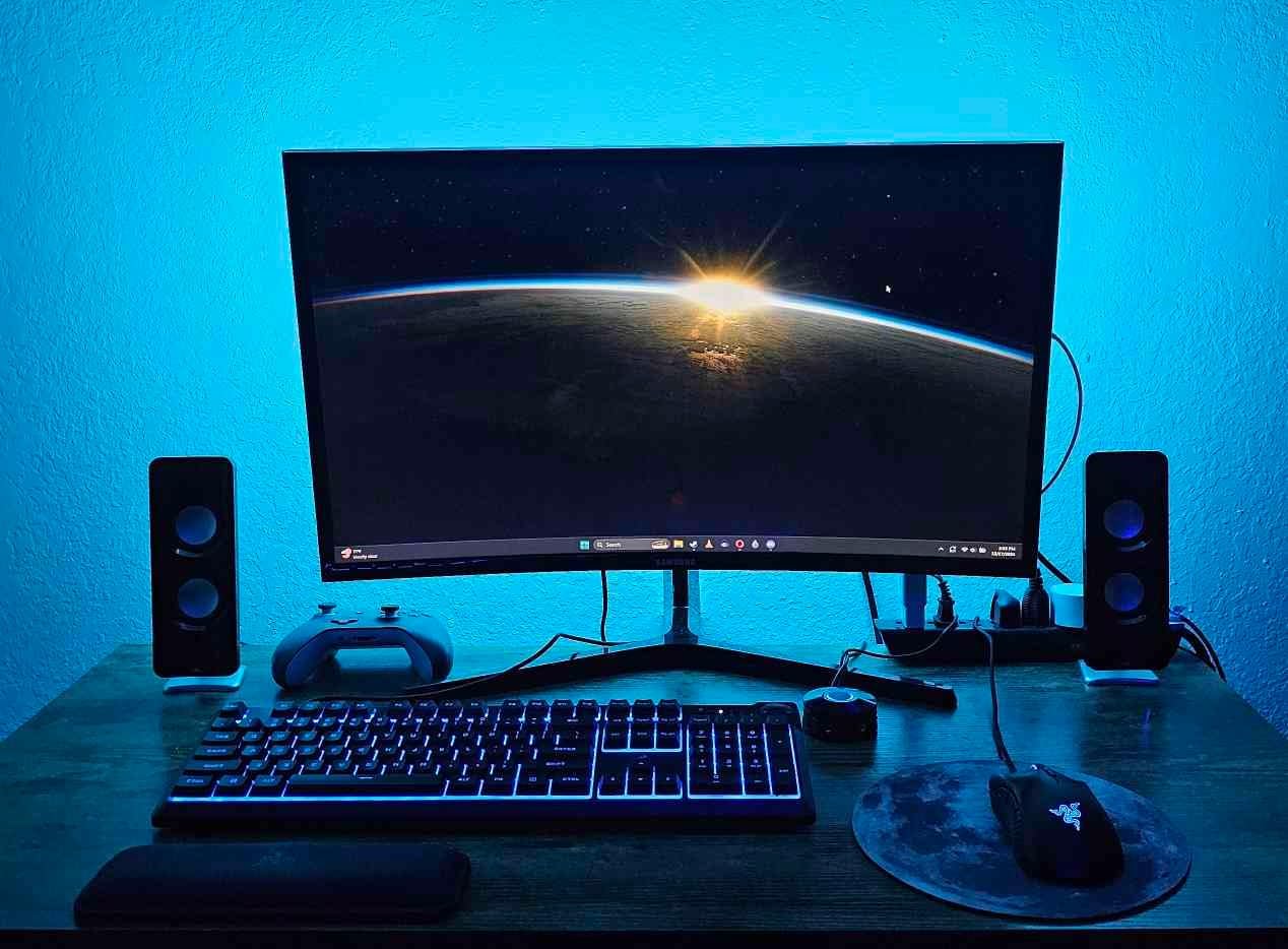 Corsair K55 CORE RGB Membrane Wired Gaming Keyboard - QWERTY US Layout - Quiet, Responsive Switches - Ten-Zone RGB - Media Keys - iCUE Compatible - PC, Mac - Black customer photo 1