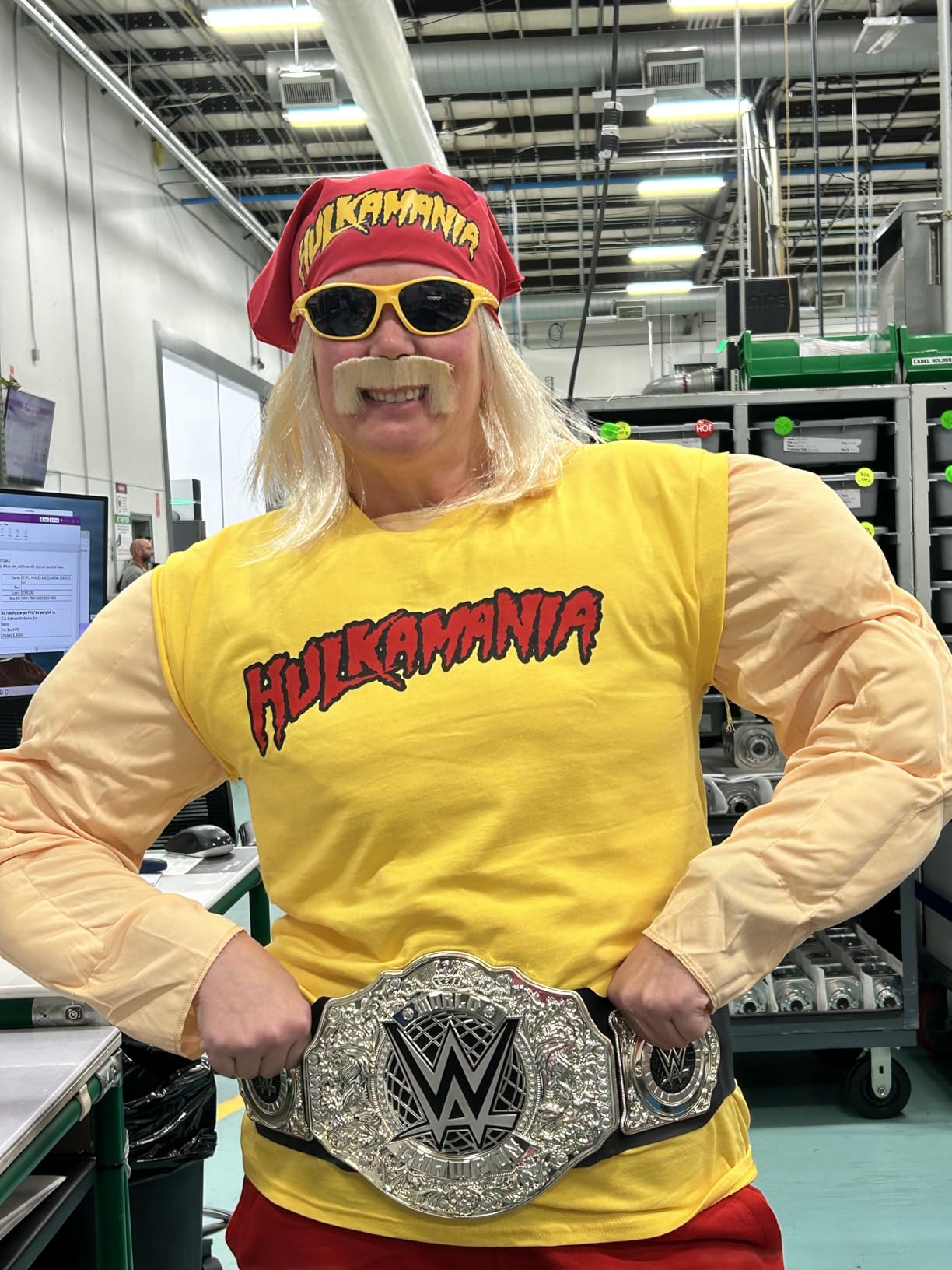Mattel WWE Championship Title, Undisputed WWE Universal Championship Role-Play & Costume Accessory, Wearable Leather-like Belt 3+ Feet customer photo 2