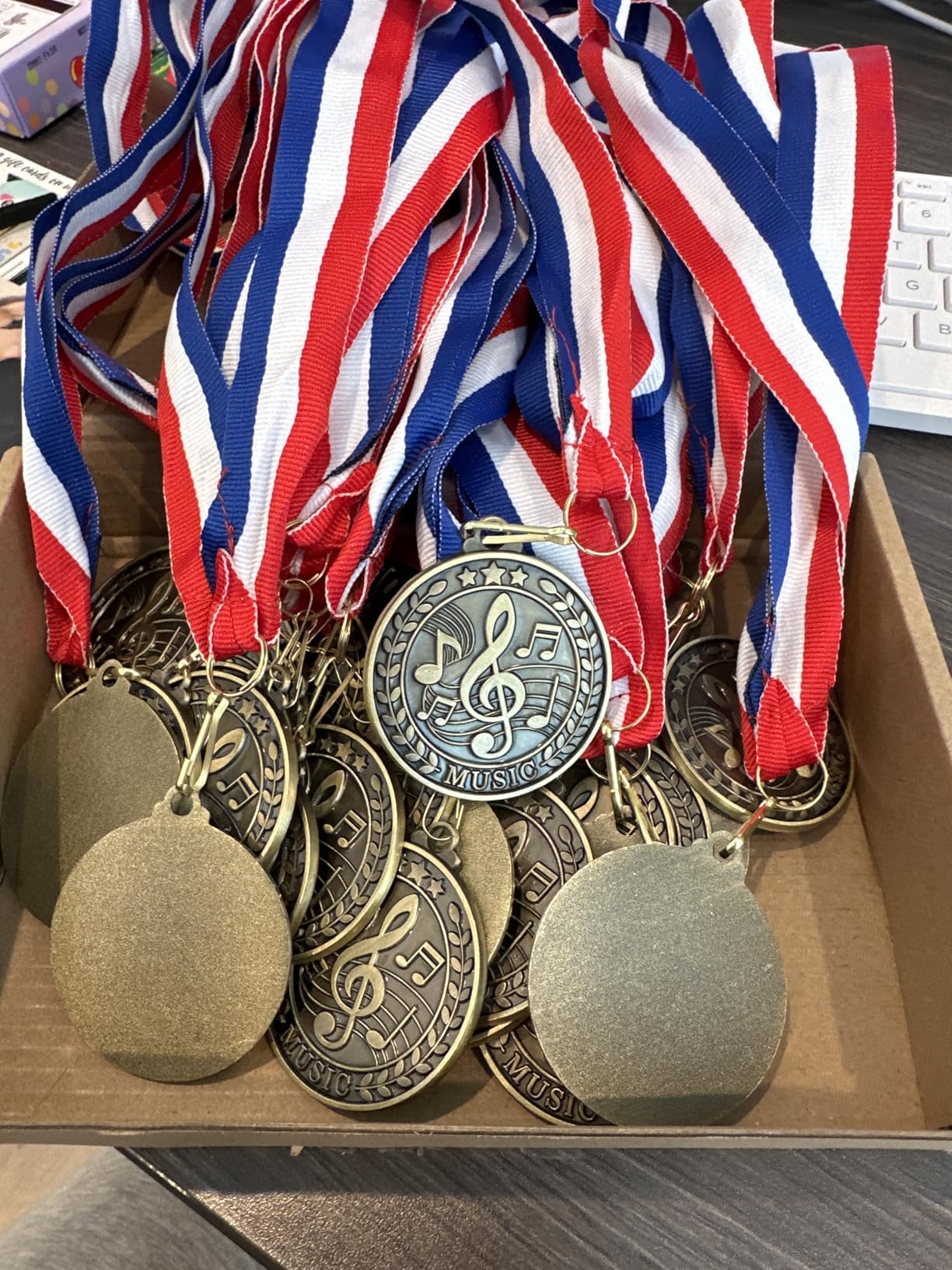 Quelay 30 Pcs 2'' Award Medals Bulk Gold Winner Medals with Neck Ribbons Metal Trophy Award Prize Gift for Tournaments, Competitions, Party, Kids and Adults customer photo 2