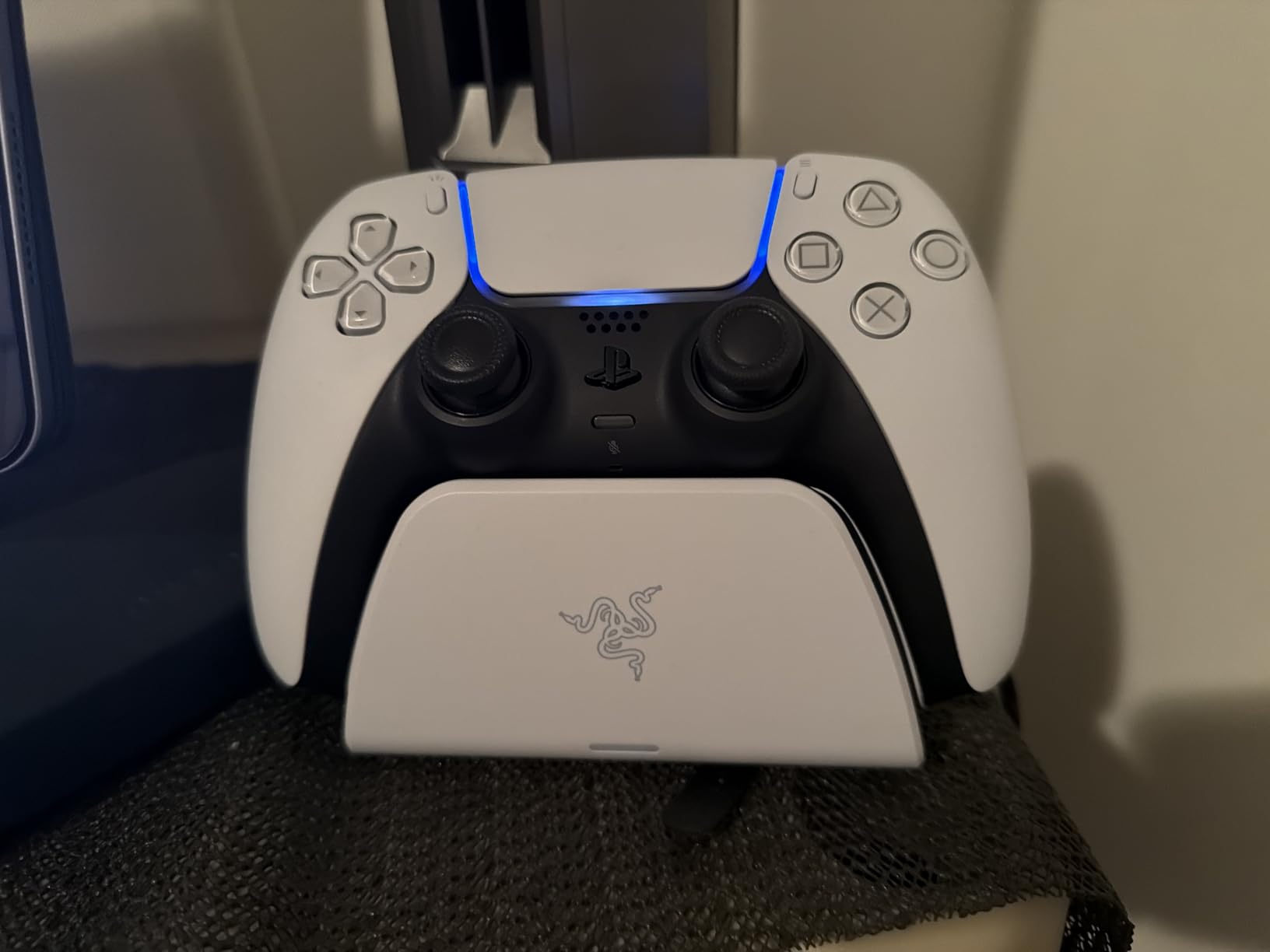 Razer Quick Charging Stand for PlayStation 5: Quick Charge - Curved Cradle Design - Matches PS5 DualSense Wireless Controller - One-Handed Navigation - USB Powered - White customer photo 2