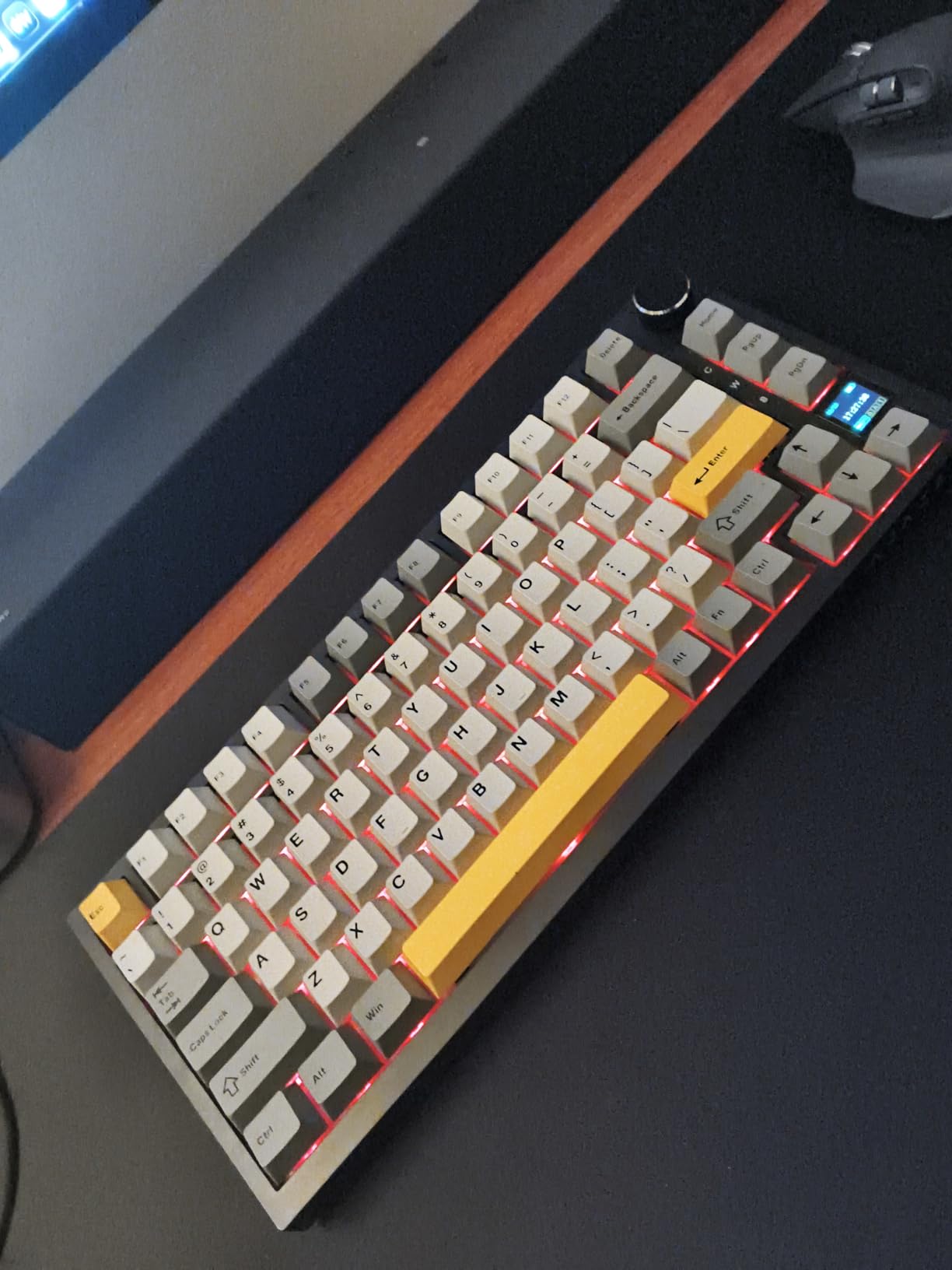 Attack Shark ajazz AK820 Mechanical Gaming Keyboard with Knob 75% Keyboard Hot Swappable Type-C Wired Gasket 5-Layer Noise Absorbing Foam White LED Backlit NKRO Linear Red Switch for PC/Win/Mac-Black customer photo 1