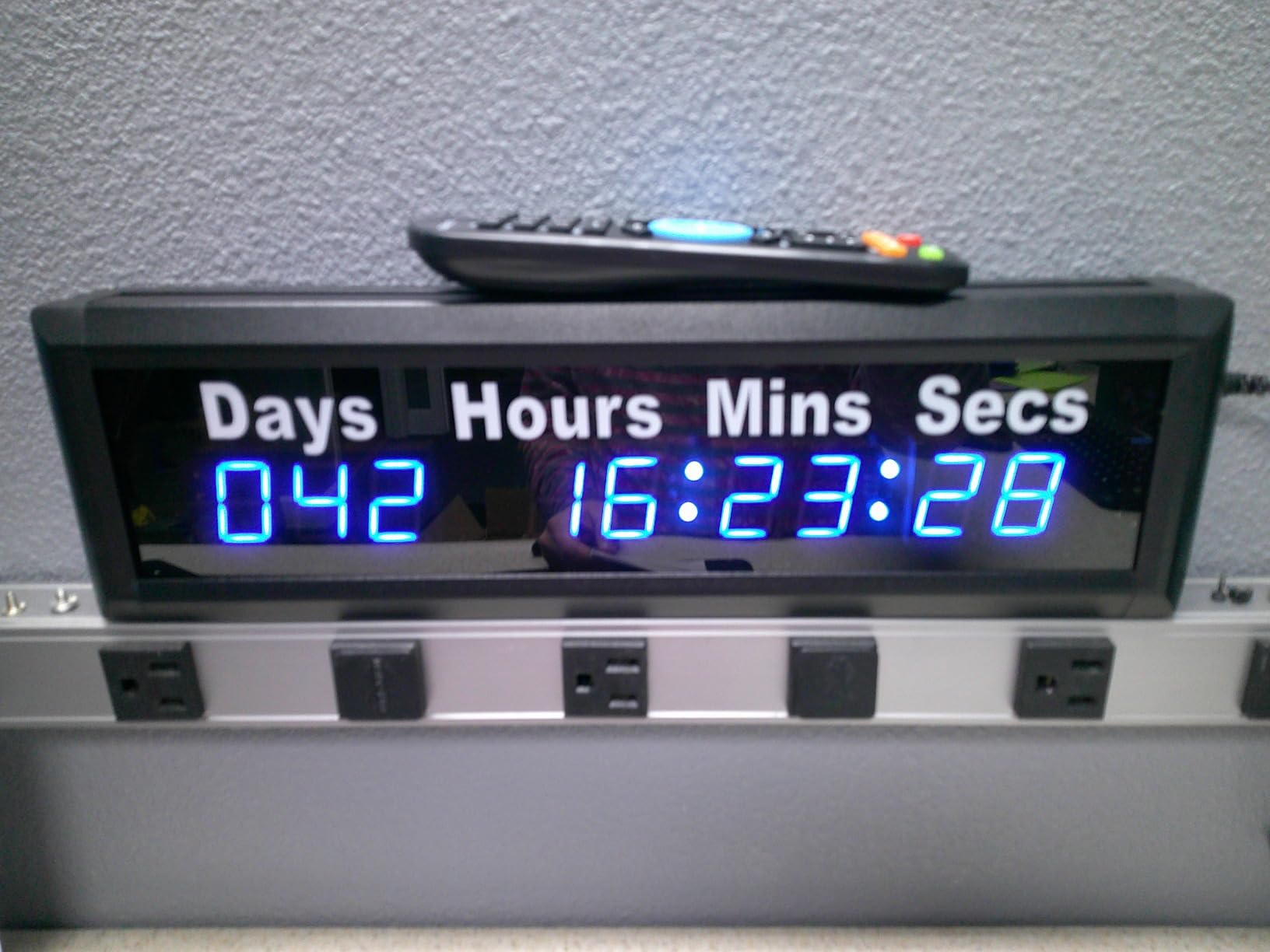 YZ Digital 999 Days Countdown Timer, Count Up/Count Down Clock with Remote, 12/24 Hour Real Time, Event Countdown Clock Large Display, Countdown Calendar for Retirement/Pregnancy/Birthday/Christmas customer photo 2