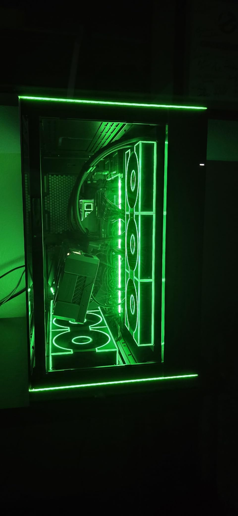 Lian Li O11D EVO RGB E-ATX Gaming Dual Chamber case - ARGB Lighting Strips - Up to 420mm Radiator - Cable Management - Front and Side Tempered Glass Panels - Reversible Chassis (O11DERGBX.US) customer photo 1