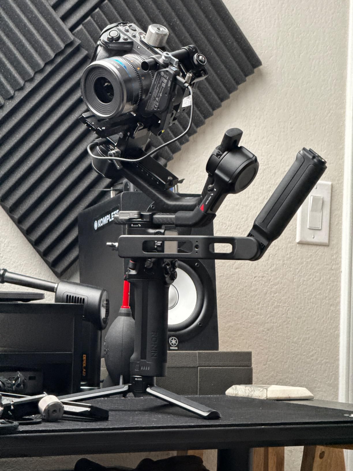 DJI RS 4 Pro Combo, 3-Axis Gimbal Stabilizer for DSLR & Cinema Cameras, Native Vertical Shooting, 4.5kg/10lbs Payload, Image Transmitter & Focus Pro Motor, Condenser Shotgun Microphone customer photo 1