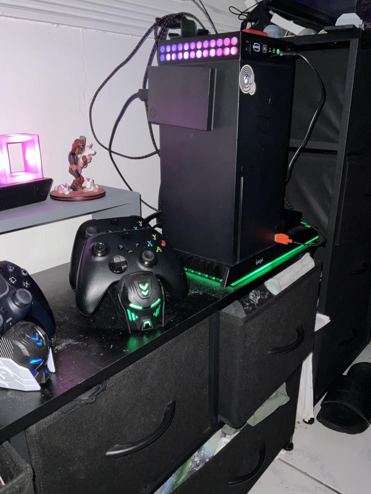 DINOSTRIKE Charger Station Compatible with Xbox Controllers, 2x5520mWh Rechargeable Battery Pack for Xbox One/Series X|S Controllers with Dual Charging Dock and 4 Covers (Controller Not Included) customer photo 2