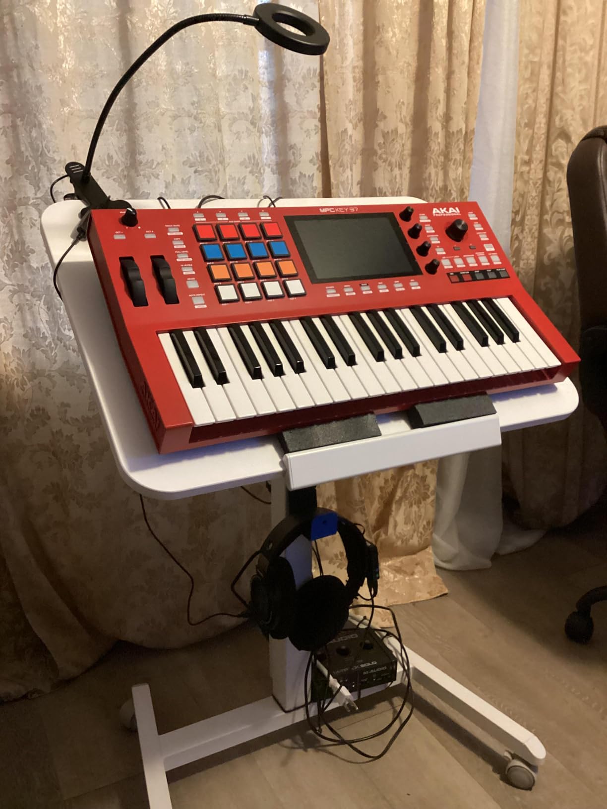 MPC Key 37 Standalone Production Synthesizer, Drum Machine, MIDI Keyboard, with Wi-Fi, Bluetooth, Touchscreen, Plug-ins, and Native Instruments Integration customer photo 1