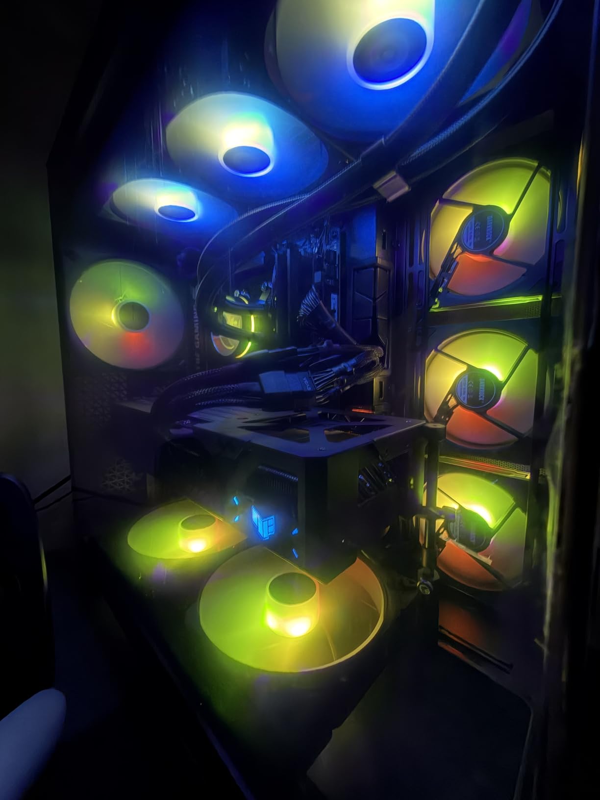 Antec C8 ARGB, 2X TQR 160mm & 1x TQ 140mm ARGB PWM Fans Included, Dual-Chamber Layout, Type-C, 360mm Radiator Support, Seamless TG Front & Side Panels, RTX 40 Compatible, Full-Tower E-ATX PC Case customer photo 2