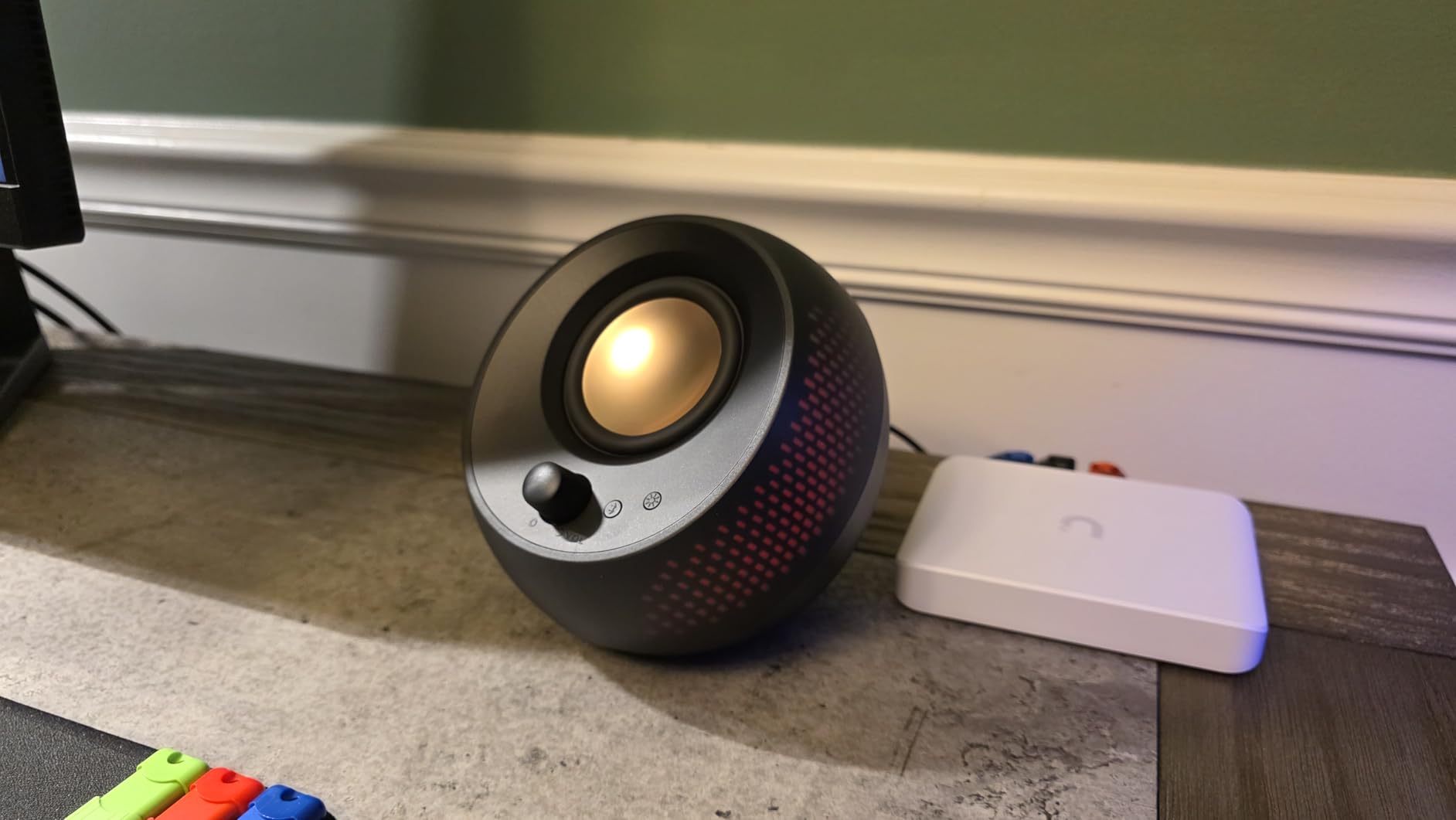 Creative Pebble X Plus 2.1 USB-C Computer Speakers with Subwoofer and RGB Lighting customer photo 2