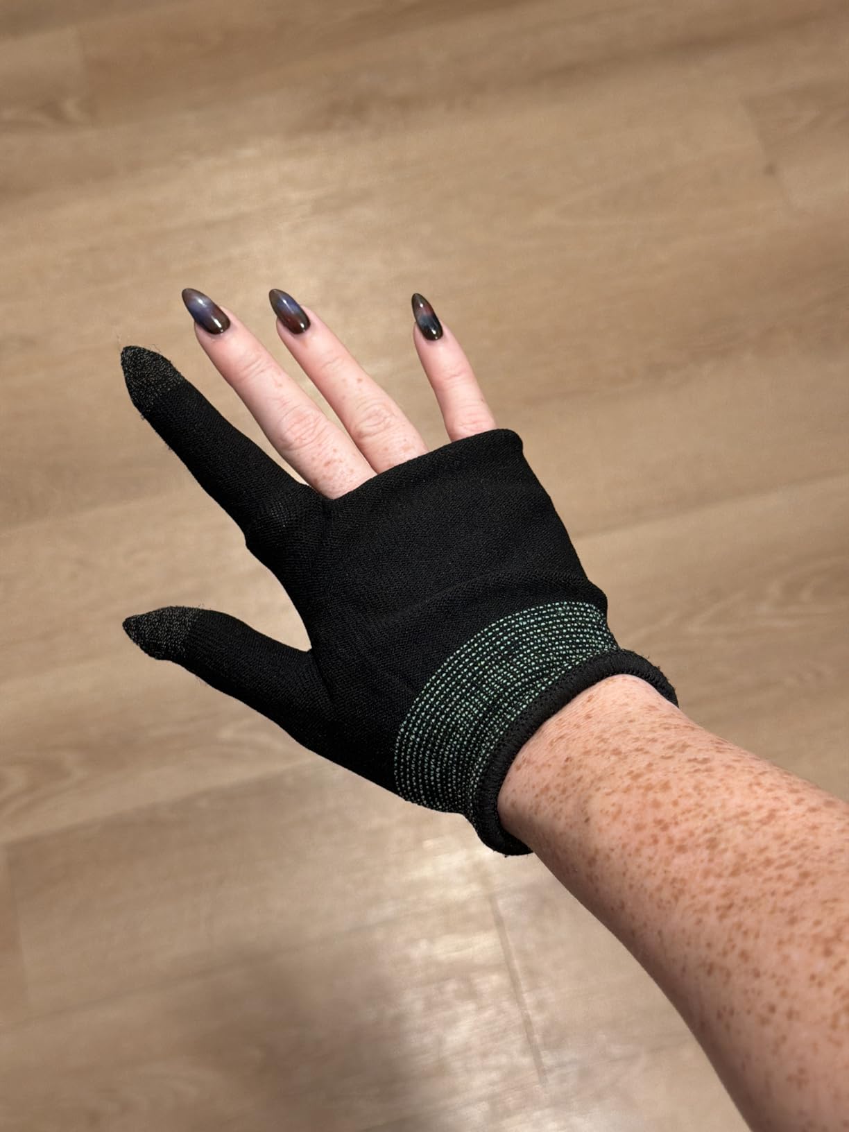 BESPORTBLE 2 Pairs Gaming Finger Gloves - Touchscreen Sleeves for Mobile Gaming, Esports & Free Fire - Breathable Nylon & Graphene for Sweaty Hands, Pro Gamer Gloves customer photo 1