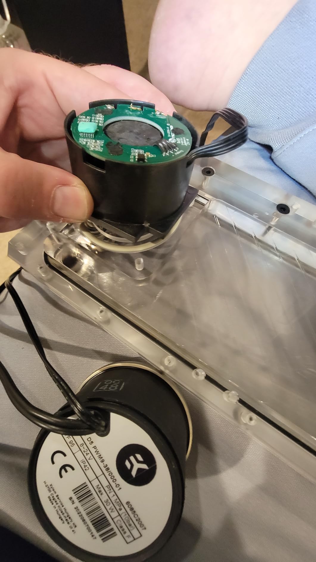 dracaena.io High Flow 650L/H PC Water Pump Combo with Colorful LED and 125ml 100mm (3.8in) Reservoir - 12W, 0.7A, 65mm x 65mm x 165mm (2.6 x 2.6 x 6.5in), Black customer photo 2