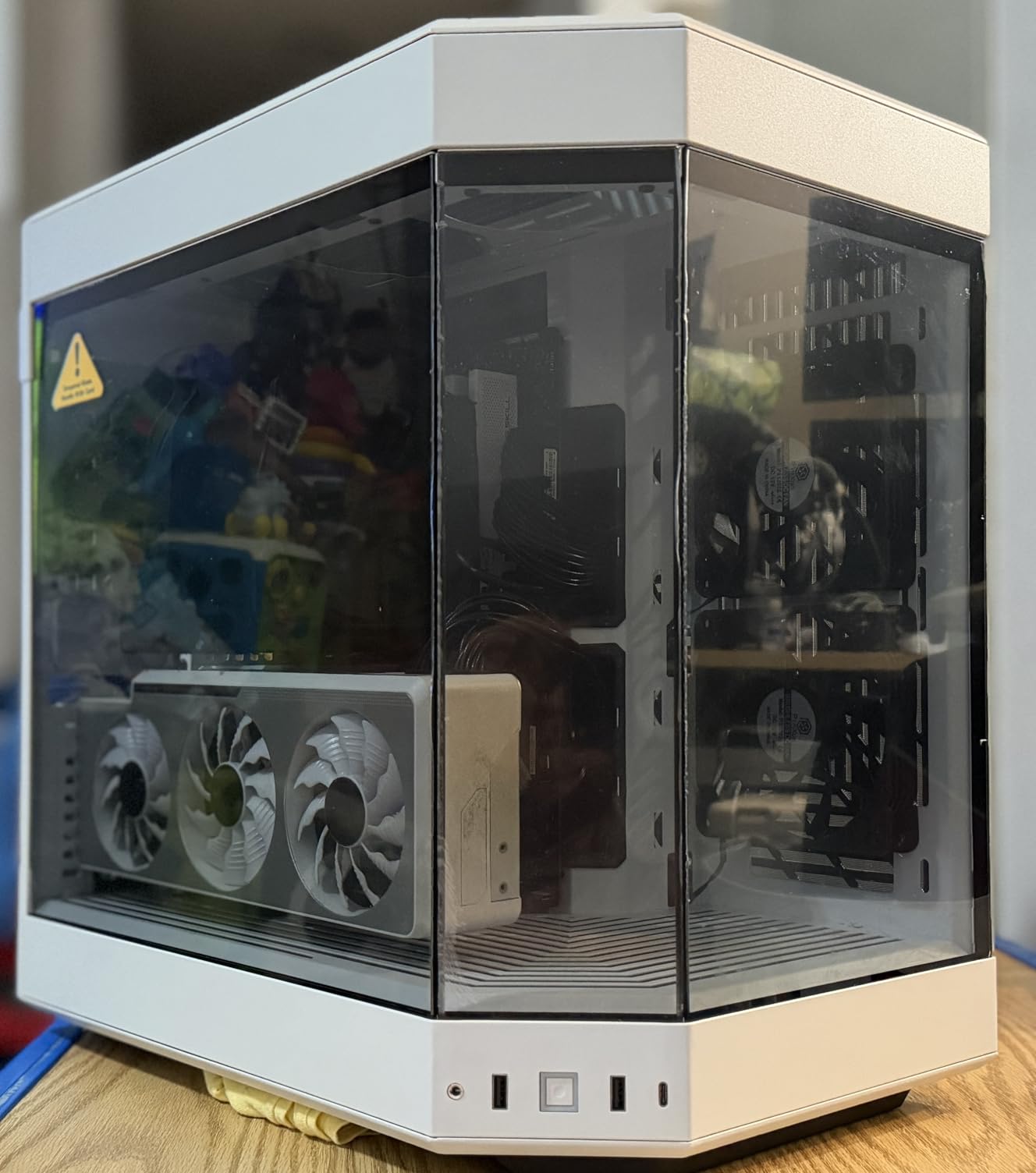 Hyte Y70 Upgraded Modern Aesthetic Dual Chamber Panoramic Tempered Glass Mid-Tower ATX Computer Gaming Case with PCIE 4.0 Riser Cable Included, Snow White customer photo 1