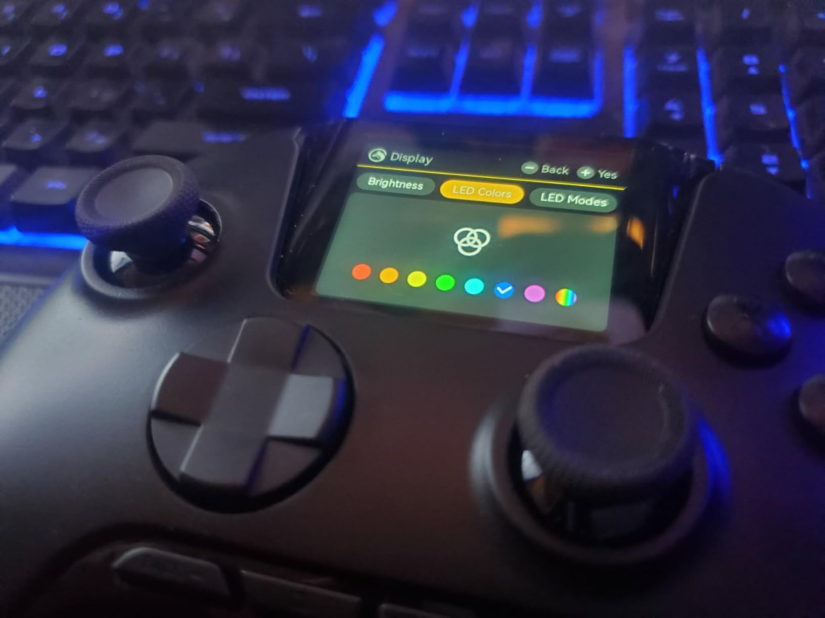 ManbaOne Interactive Screen Wireless Gaming Controller for PC/Switch/Switch 2/iOS/Android, Hall Effect Stick & Trigger, RGB Lighting, Remappable Buttons, 1800mAh with Charging Dock (White) customer photo 1