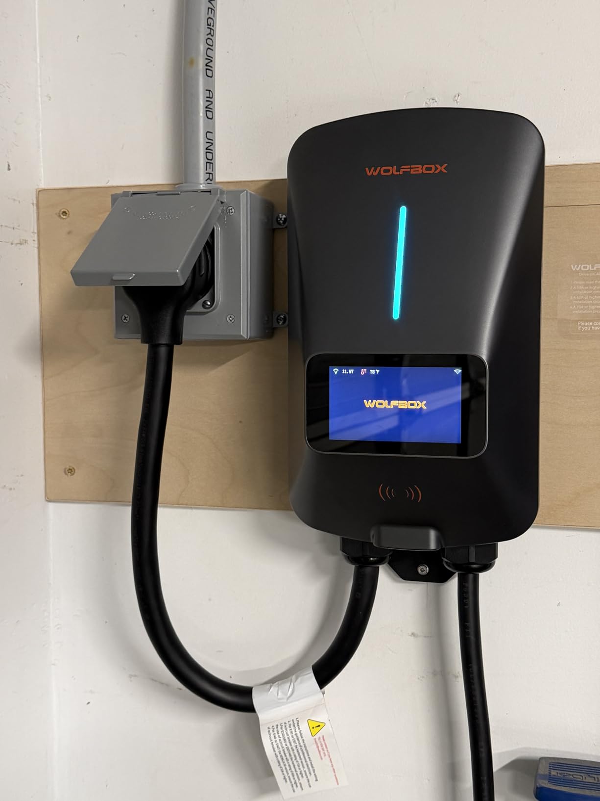 WOLFBOX Level 2 EV Charger 40amp - NEMA 14-50 EVSE with J1772 Connector - CSA Certified Wall Home EV Charger - 25FT Cable,Outdoor/Indoor,RFID Card,WiFi Enabled, 240V Electric Vehicle Charging Station customer photo 1