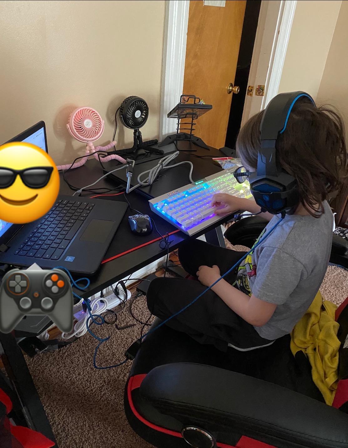 EUREKA ERGONOMIC Gaming Desk with LED Lights Home Office RGB Table, Small Gaming Desk, Computer Table, Black customer photo 1