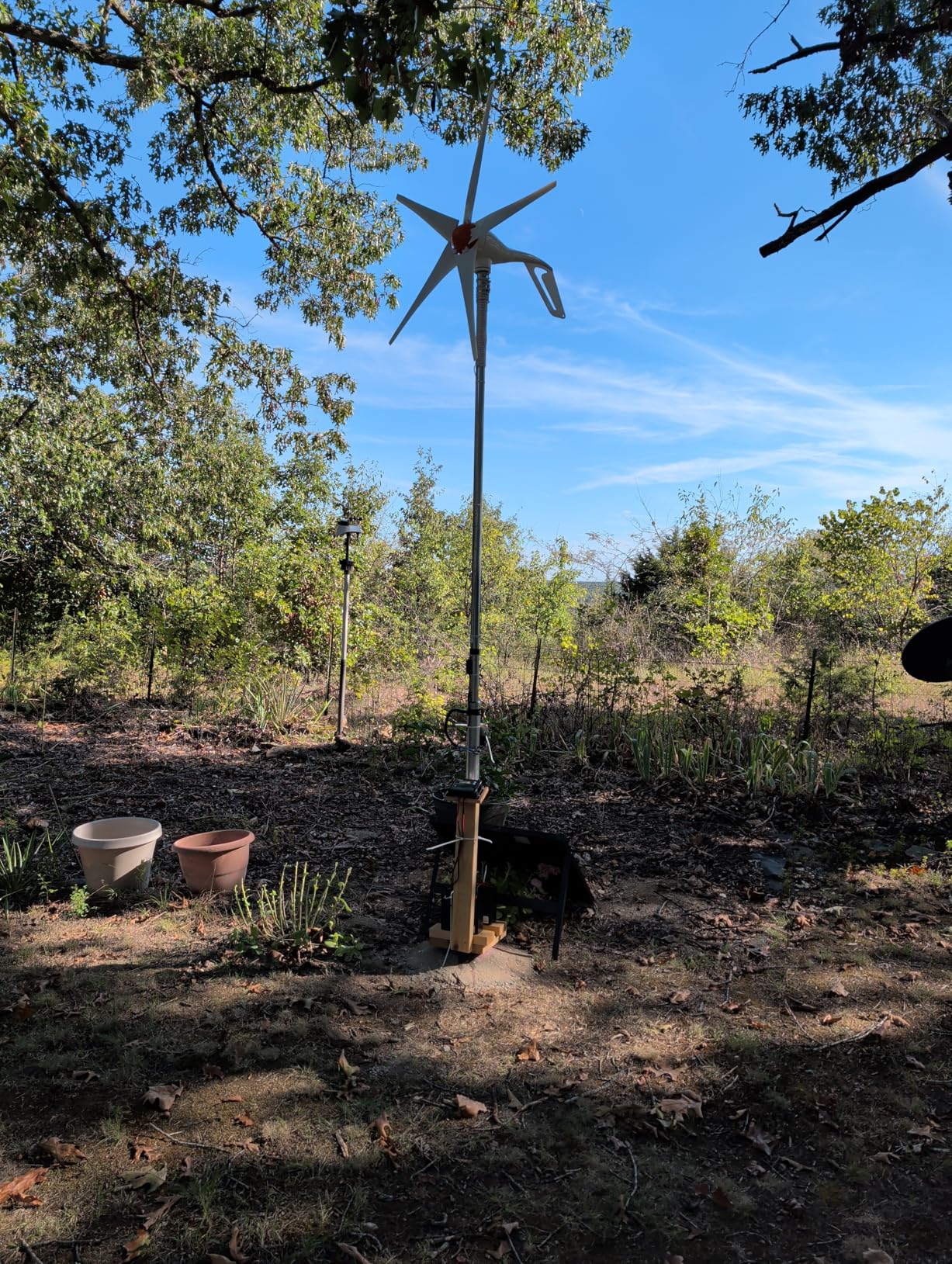 VEVOR 500W Wind Turbine Generator, 12V Wind Turbine Kit with MPPT Controller, 3-Blade Wind Power Generator with Adjustable Windward Direction, 2.5m/s Start Wind Speed for RVs, Boats, Home, Farm customer photo 2