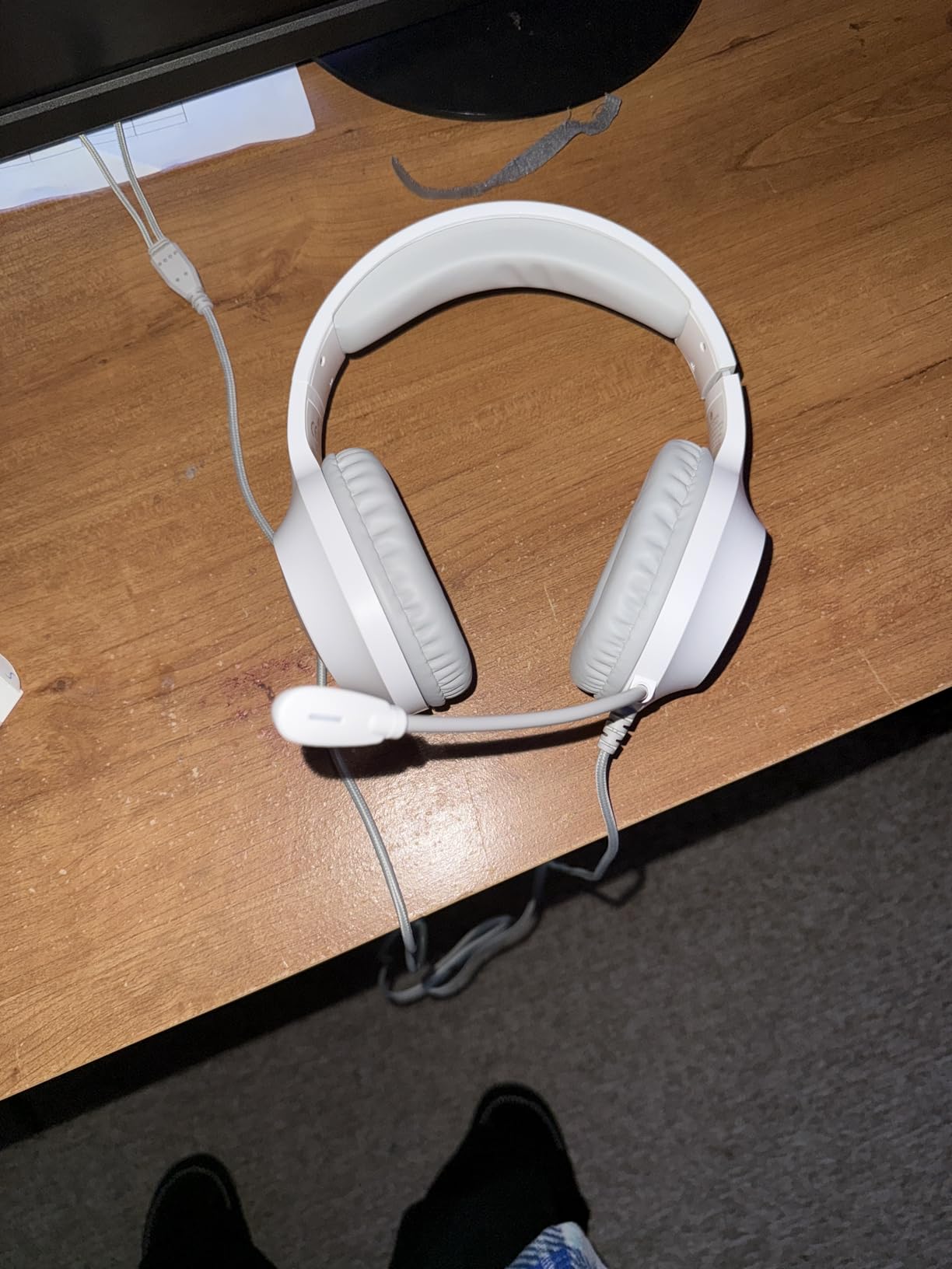 CM7002 Gaming Headset for PS5, PS4, PC, Mac, Switch, Xbox Series, Surround Sound RGB Gaming Headphones with Noise Canceling Microphone, 50MM Dynamic Drivers, 3.5MM Audio Jack, Light White customer photo 1