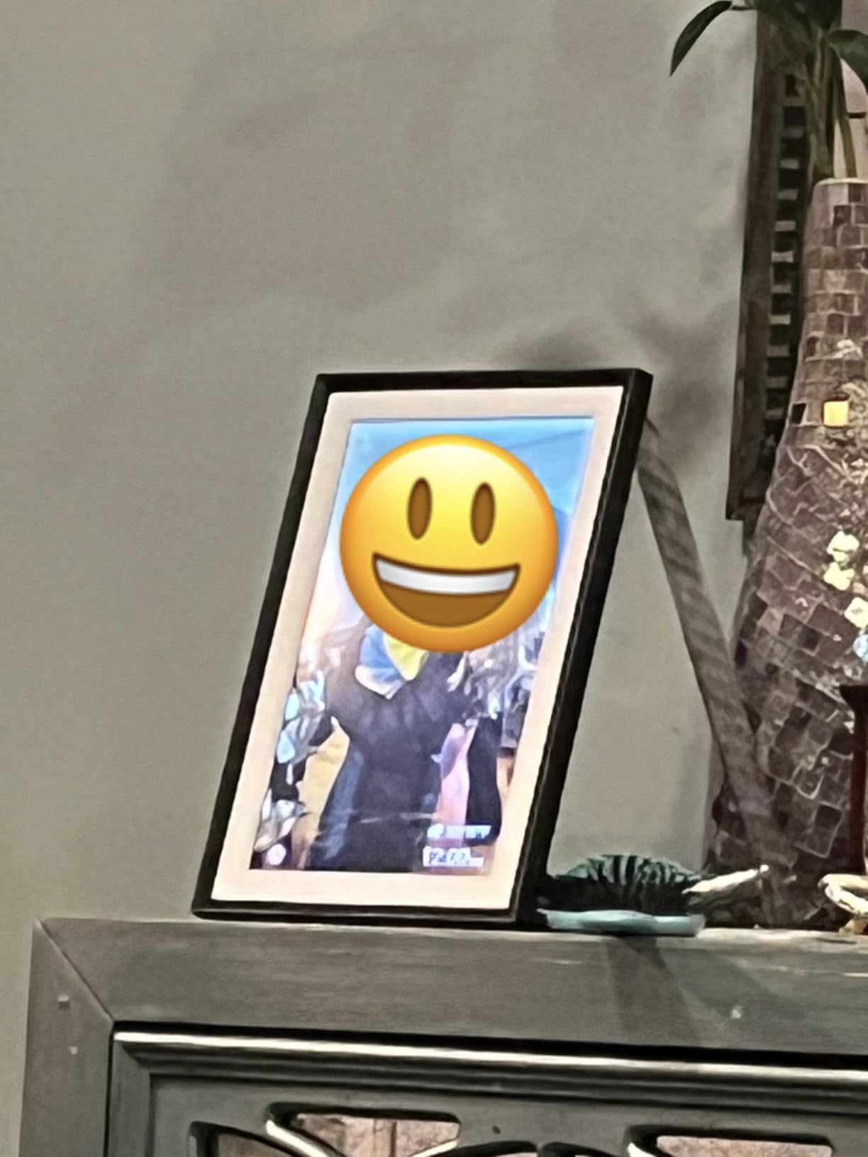 15.6'' Digital Picture Frame with 1920x1080 IPS Touch Screen, Smart Digital Photo Frame with 32GB Storage, Easy Setup to Share Photos/Videos via Free App customer photo 1