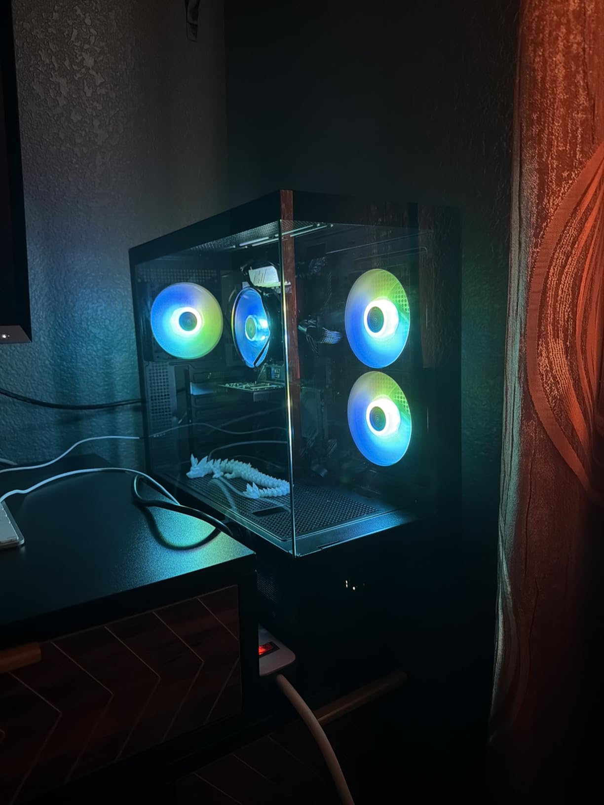 MONTECH XR-W, ATX Mid-Tower PC Gaming Case, 3x120mm ARGB PWM Fans Pre-Installed, Full-View Dual Tempered Glass Panel, Wood-Grain Design I/O Interface, Support 4090 GPUs, 360mm Radiator Support, White customer photo 1