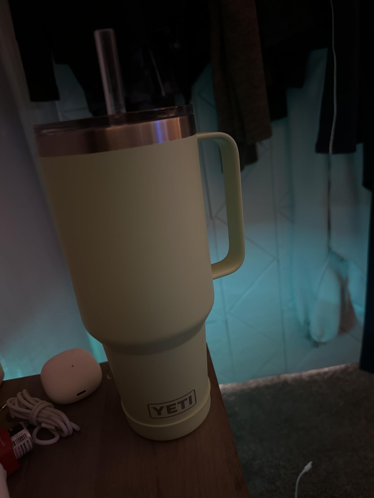 YETI Rambler 42 oz Tumbler with Handle and Straw Lid, Travel Mug Water Tumbler, Vacuum Insulated Cup with Handle, Stainless Steel, Wild Vine Red customer photo 2