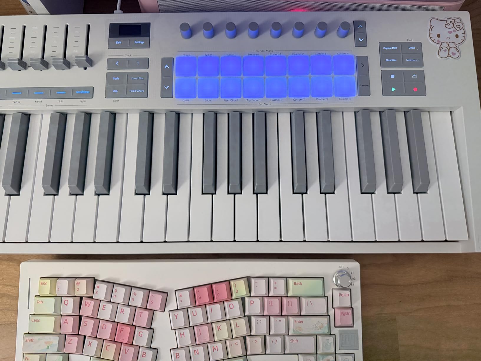 Novation Launchkey 61 MK4 - 61 key Semi-Weighted, USB, MIDI Keyboard Controller with DAW Integration. Chord & Scale Modes, 8 Drum Pads, & Arpeggiator customer photo 1