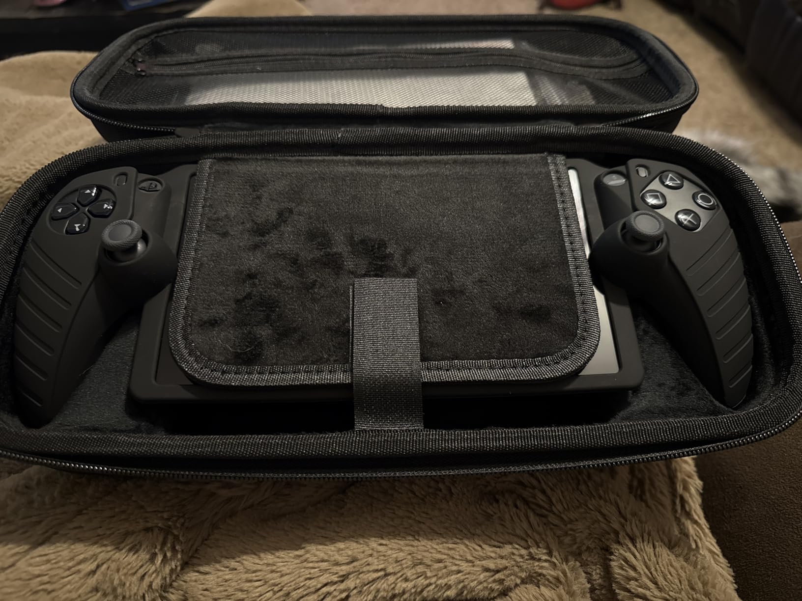 Foluck 3 in 1 Accessoris Set for Playstation Portal Remote Player, EVA Carrying Case for PS5 Portal with Soft Silicone Skin Case, 2 Pack Screen Protectors, Ps Portal PlayStation 4 Cases Vita Skins customer photo 1
