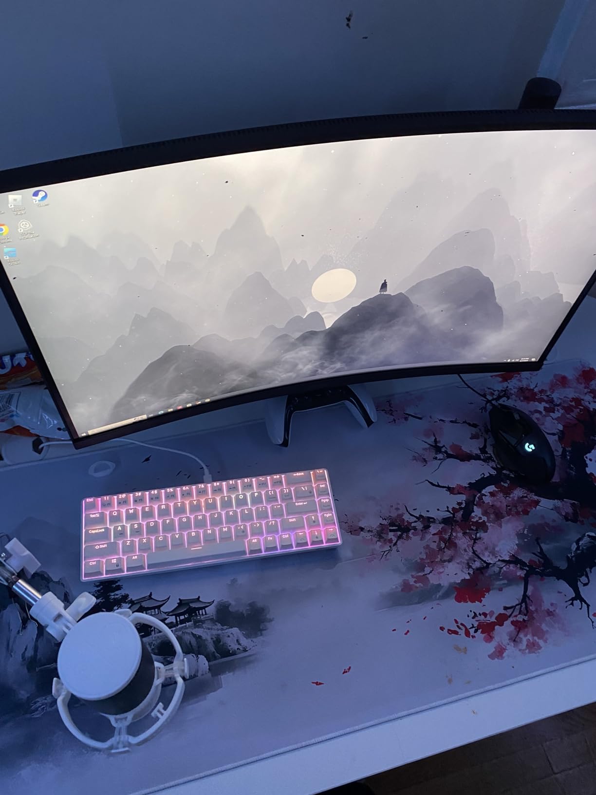 RK ROYAL KLUDGE RK68 Wired 65% Mechanical Keyboard, RGB Backlit Ultra-Compact 60% Layout 68 Keys Gaming Keyboard, Hot Swappable Keyboard with Stand-Alone Arrow/Control Keys, Red Switch White customer photo 2