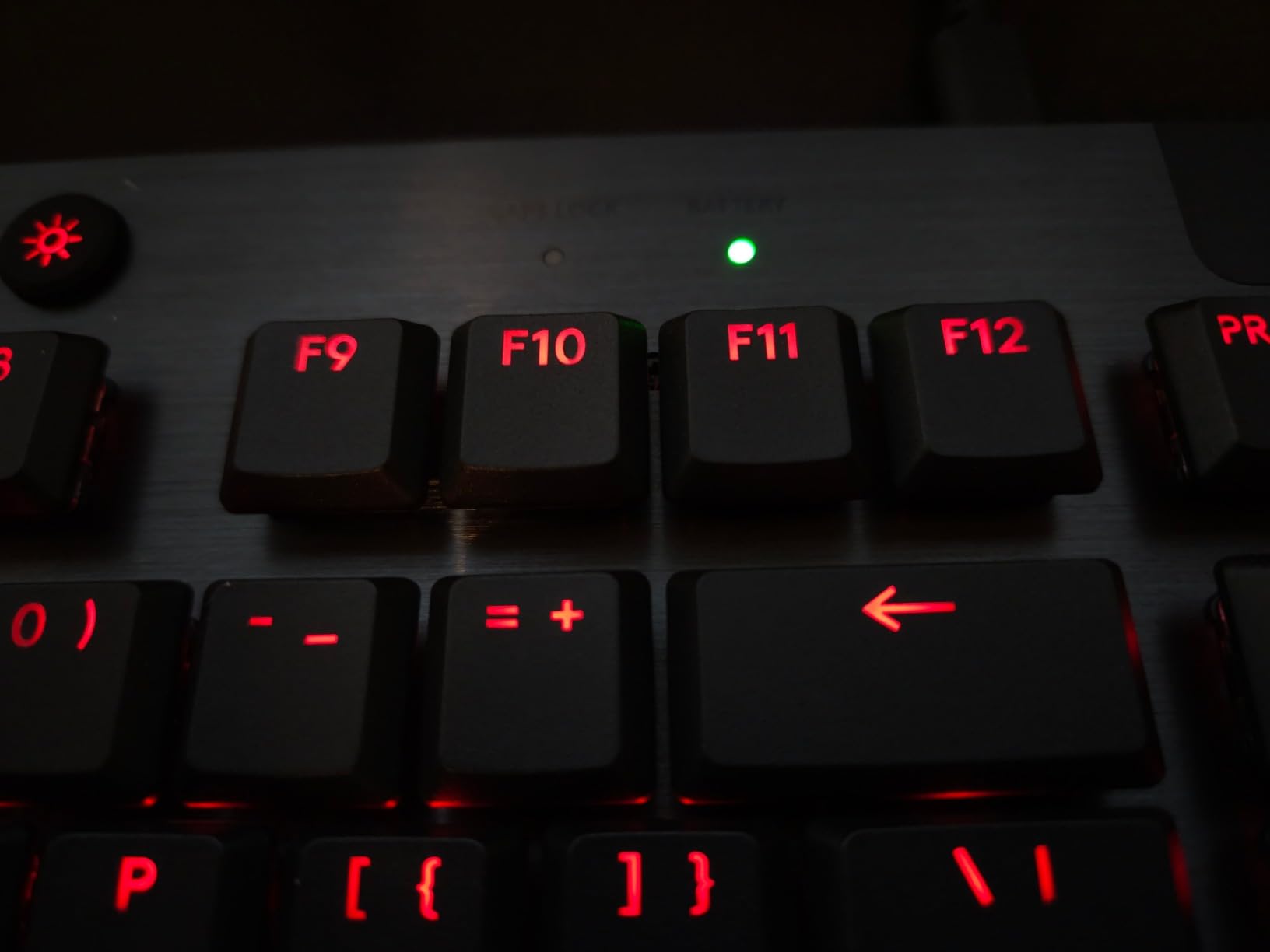 Logitech G915 X Lightspeed Low-Profile Wireless Gaming Keyboard, Double-Shot PBT Keycaps, Fully Programmable Keys, RGB Backlighting, Sleek Aluminum Finishing, GL Blue Clicky Switches - PC/Mac - Black customer photo 2