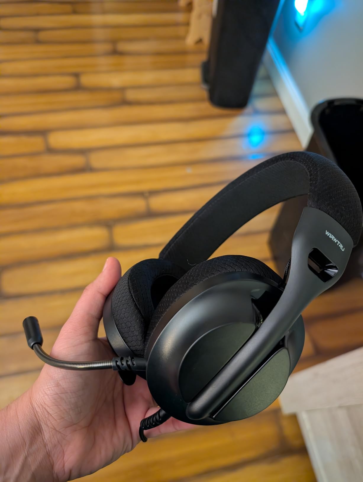 S30 Gaming Headset with Microphone, 198g Lightweight Design, Wired Gaming Headphones for Xbox, Xbox Series X|S, PS5, PS4, Switch, PC, Noise Cancelling Mic, Soft Earmuffs (Black) customer photo 1