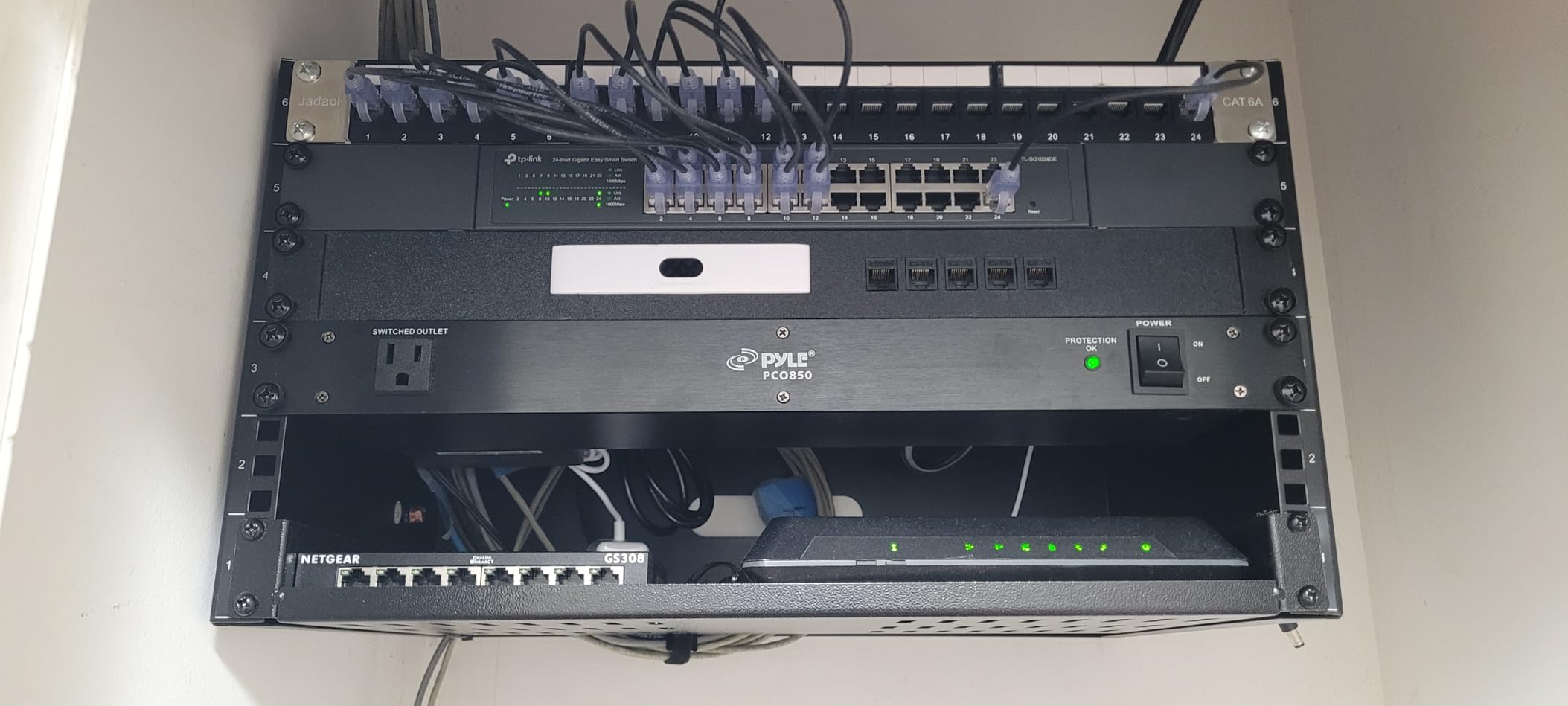 VEVOR 2U Server Rack Shelf - Universal Vented Cantilever Tray for 19 inch Network Equipment Rack & Cabinet, 16