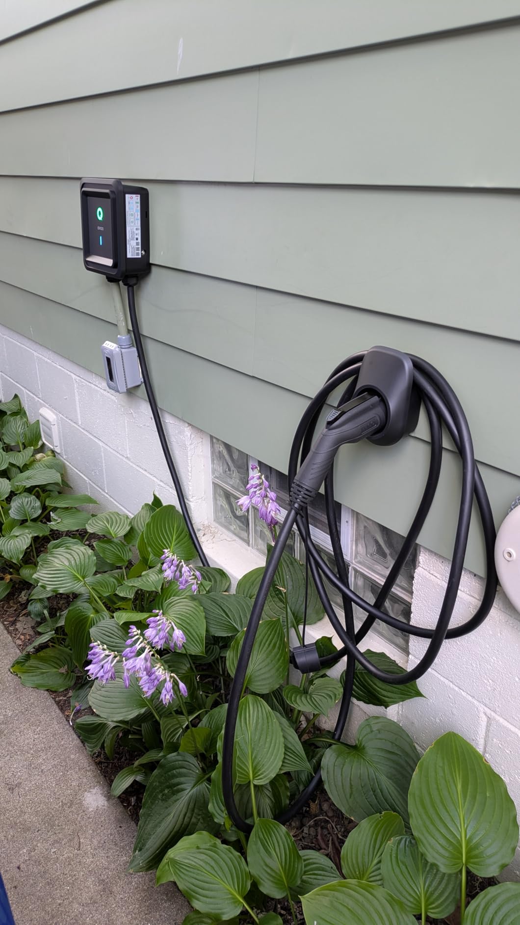EVIQO Level 2 EV Charger, 40 Amp, J1772 for Non-Tesla EVs, 25ft Cable, WiFi (2.4GHz) Smart App, Weatherproof Indoor/Outdoor (IP66, NEMA 4), UL & ETL Certified, NEMA 14-50 Plug-in 240V customer photo 1