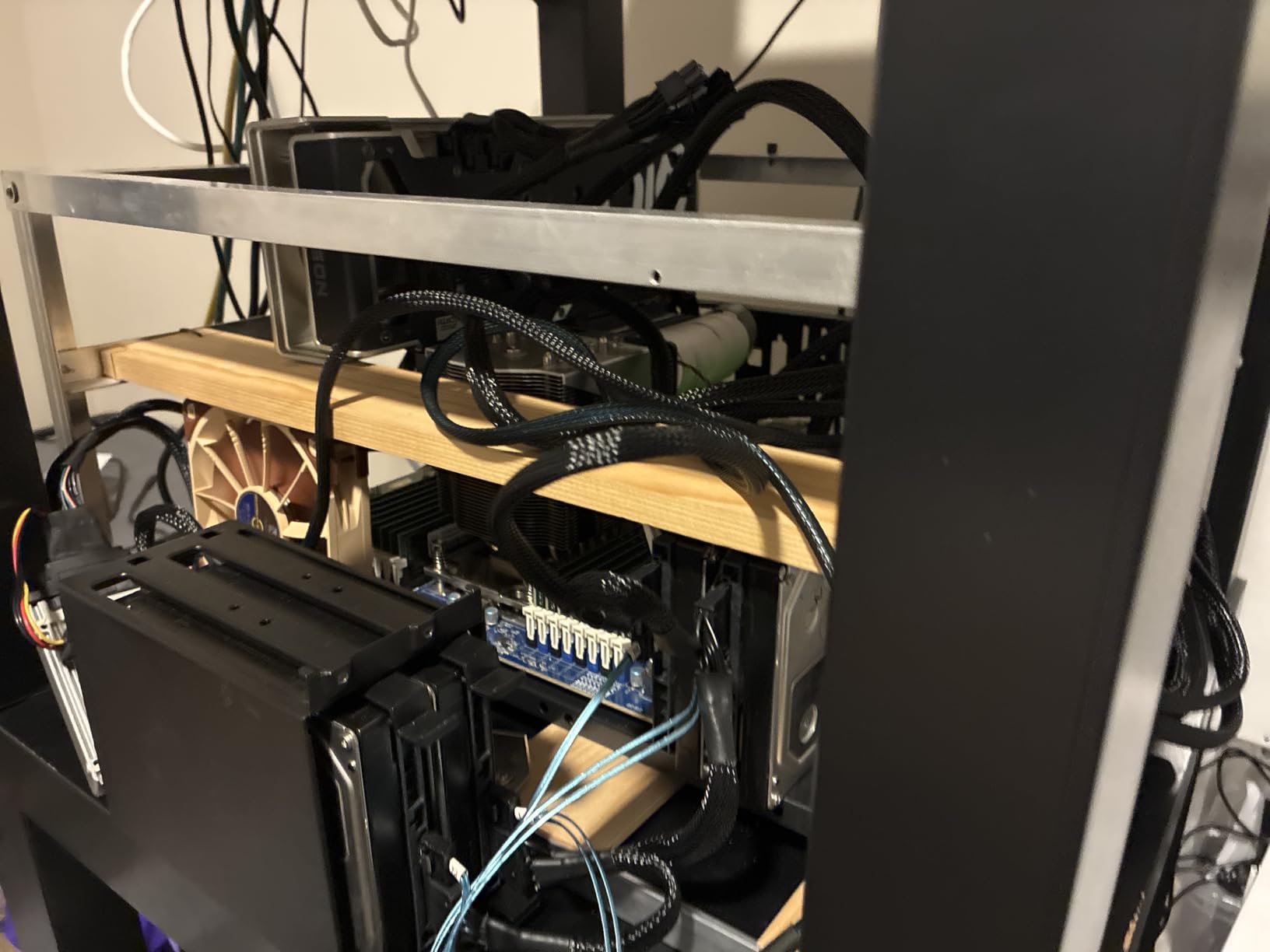 DIY Gaming Computer Case, E-ATX Open Chassis Case Rack for E-ATX/ATX/M-ATX/ITX Motherboards, Widely Body Heat Dissipation Design,Test Bench,Computer Motherboards Test Bench customer photo 1