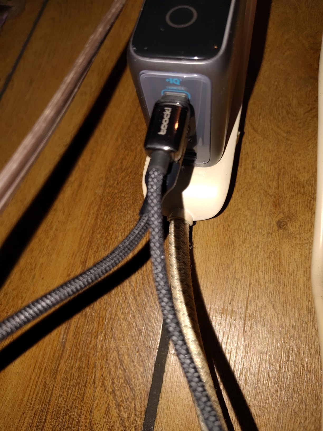 Anker Laptop Charger, 140W Max 4-Port GaN USB C Charger Block with Smart Display, Fast Charging Power Adapter, Touch Controls for MacBook, iPad, iPhone 17/16 Series (Include 5FT Cable, Non-Battery) customer photo 2