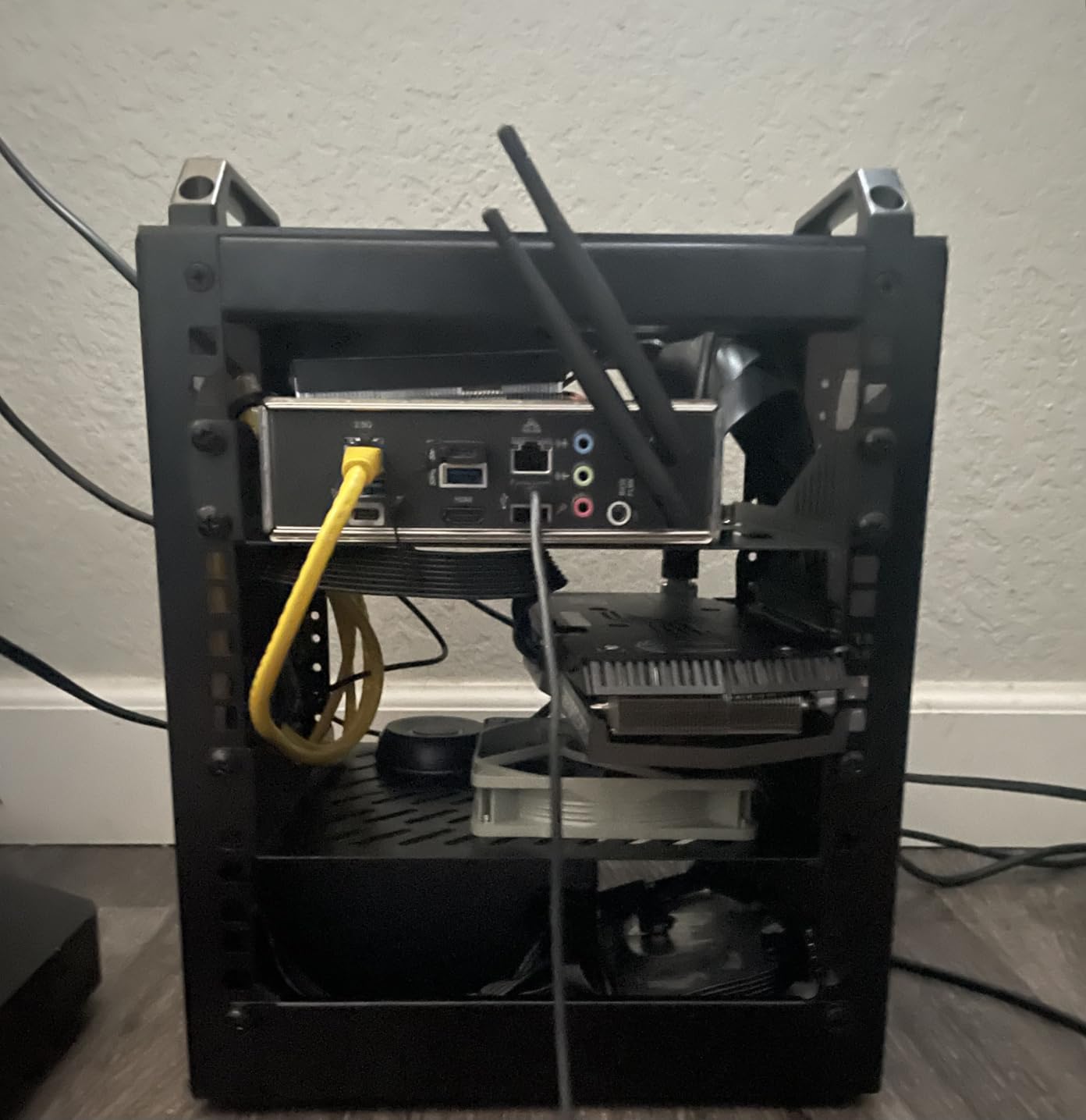 JEYI PCI-E 4.0 Riser Cable,High Speed Flexible Vertical GPU Mount Cable PCIe 4.0 x16 for AMD Radeon RX7000/RX6000 Series and GeForce RTX 40/30 Series 200mm/20cm/0.65ft customer photo 1