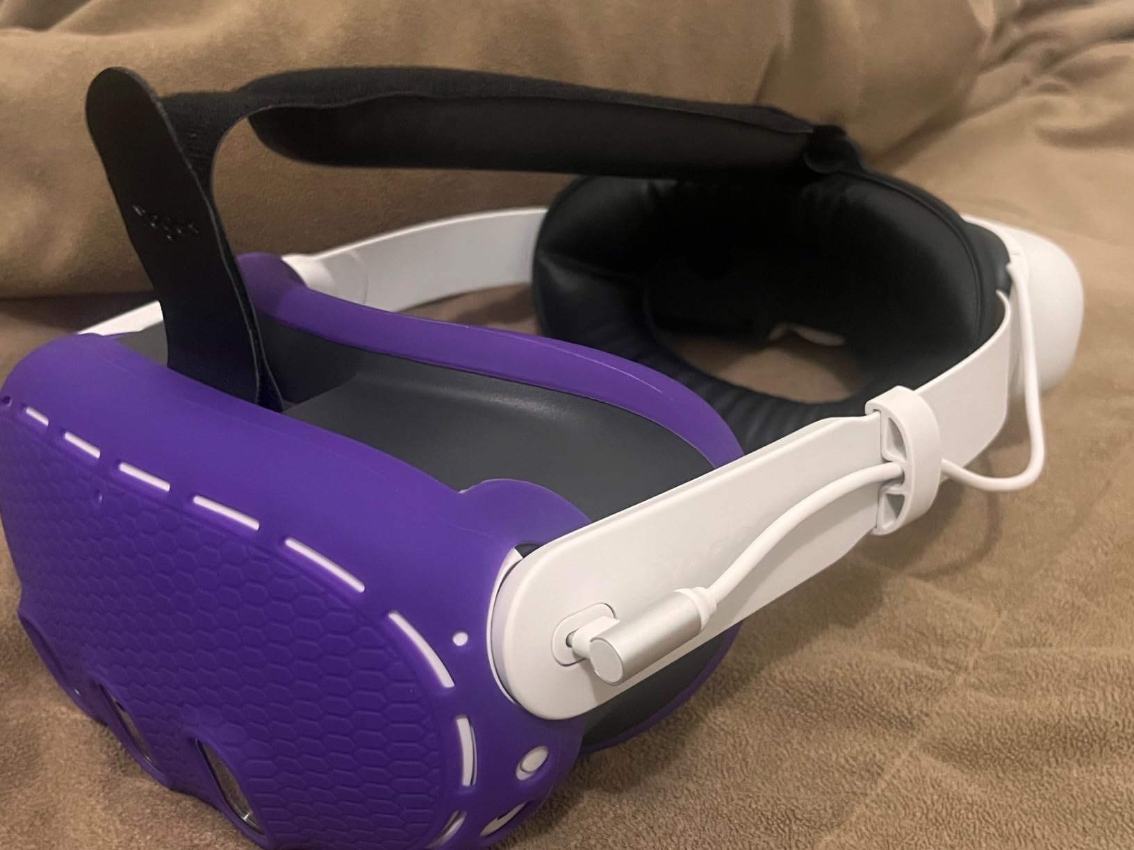 YOGES 10000mAh Battery Head Strap Compatible with Meta Quest 3S & Quest 3, Detachable Magnetic Battery, Rechargeable Headstrap to Extend Playtime for VR Headset Compatible with Meta Quest 3S customer photo 2