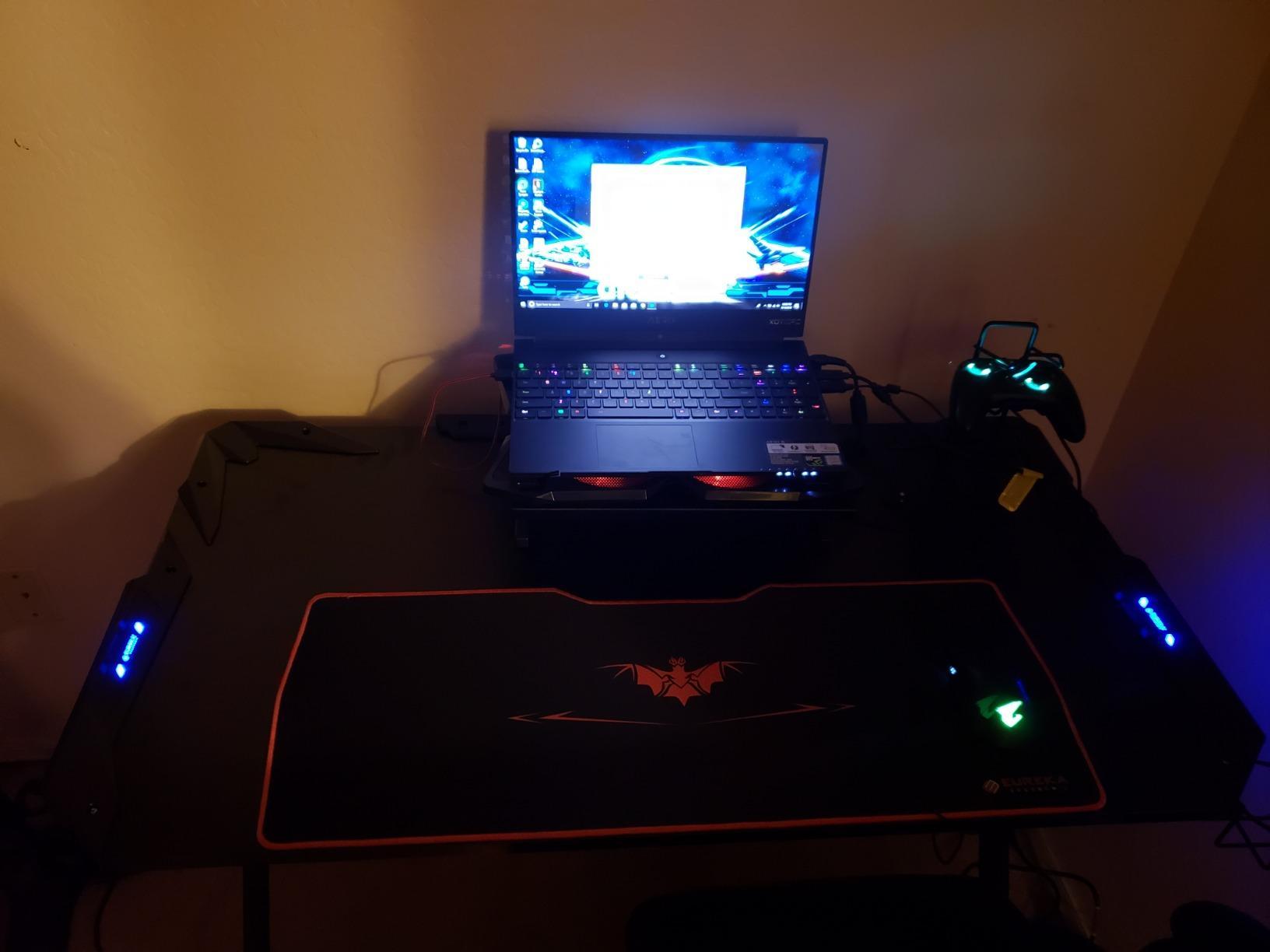 EUREKA ERGONOMIC Gaming Desk, 60 inch Computer Desk with Full Mouse Pad, Large Gaming Table for 3 Monitors, USB Handle Rack Cup Holder Headphone Hook, Carbon Fiber Black customer photo 2