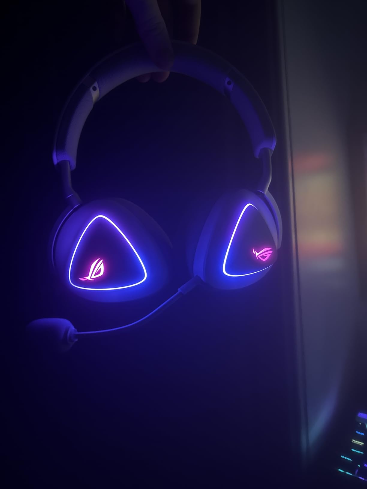 ASUS ROG Delta II Wireless Gaming Headset with Detachable Mic - Tri-Mode (BT, 2.4GHz, 3.5mm), 50mm Titanium-Plated Drivers, 110Hr Battery, Lightweight, for PC, PS5, PS4, Xbox, Switch, Mobile - Black customer photo 1