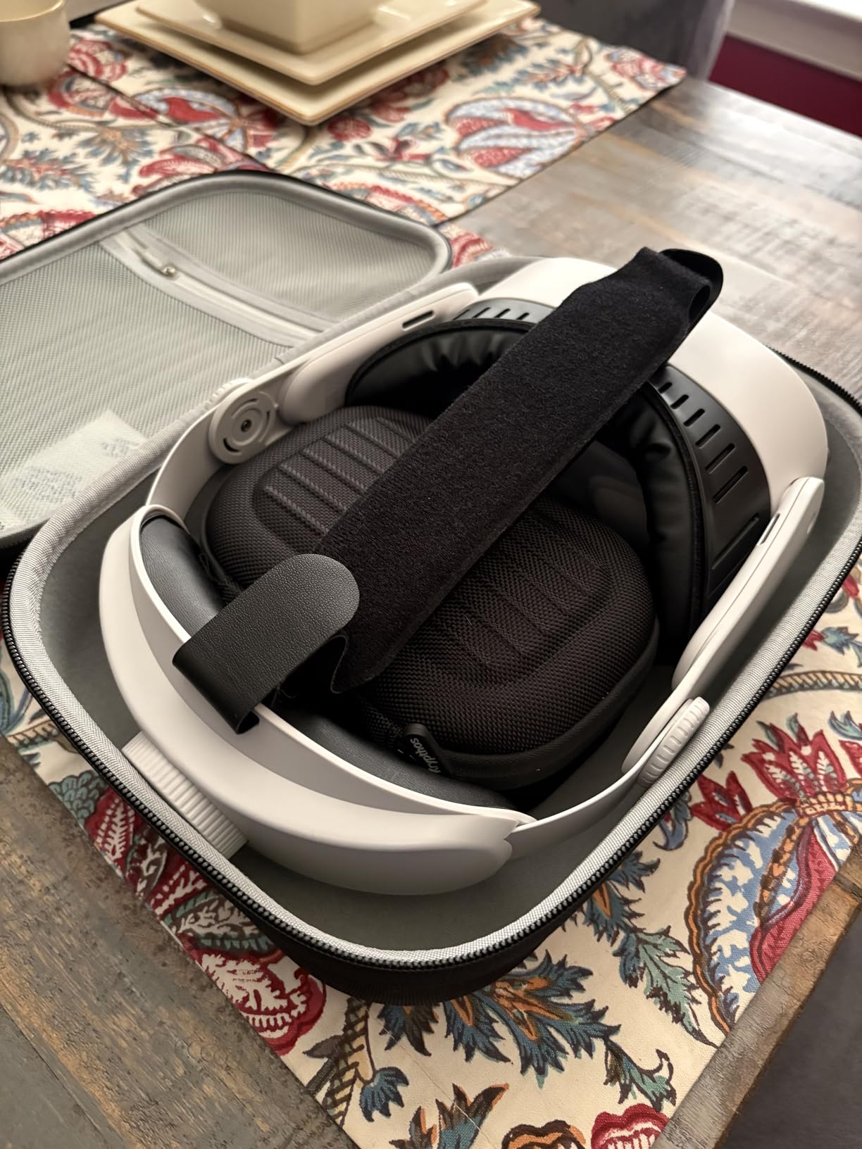 Krypthos Hard Carrying Case Compatible with Meta Quest 3S/Quest 3/Quest 2/Vision Pro, Portable VR Gaming Headset and Touch Controllers Case with Lens Protector customer photo 2
