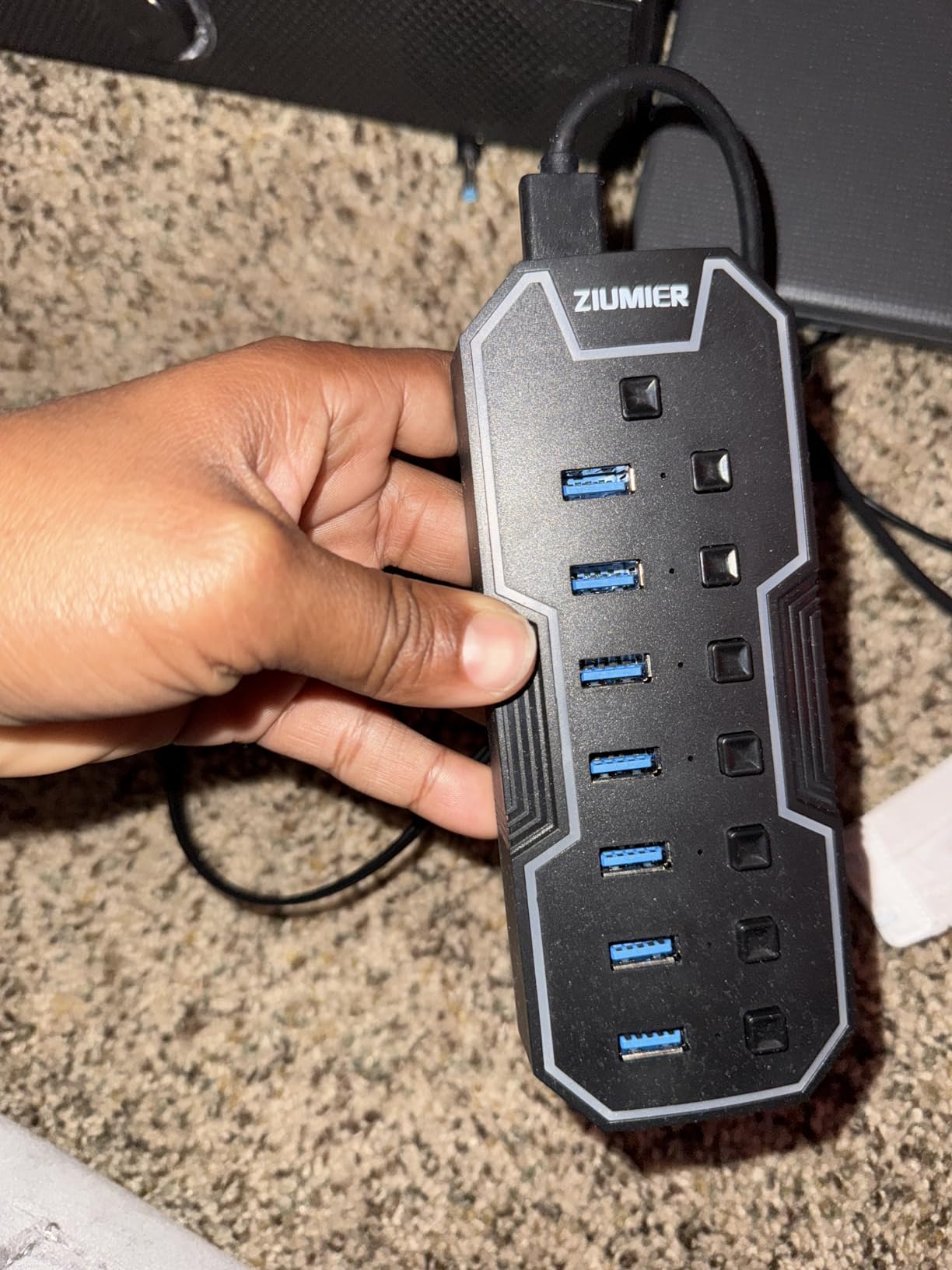 ZIUMIER USB 3.0 Hub, 7 Ports USB Expander with RGB LED Strip, USB Hub for Laptop, Individual LED On/Off Switches for Mac, PC, Desktop, Flash Drive, Mobile HDD customer photo 2