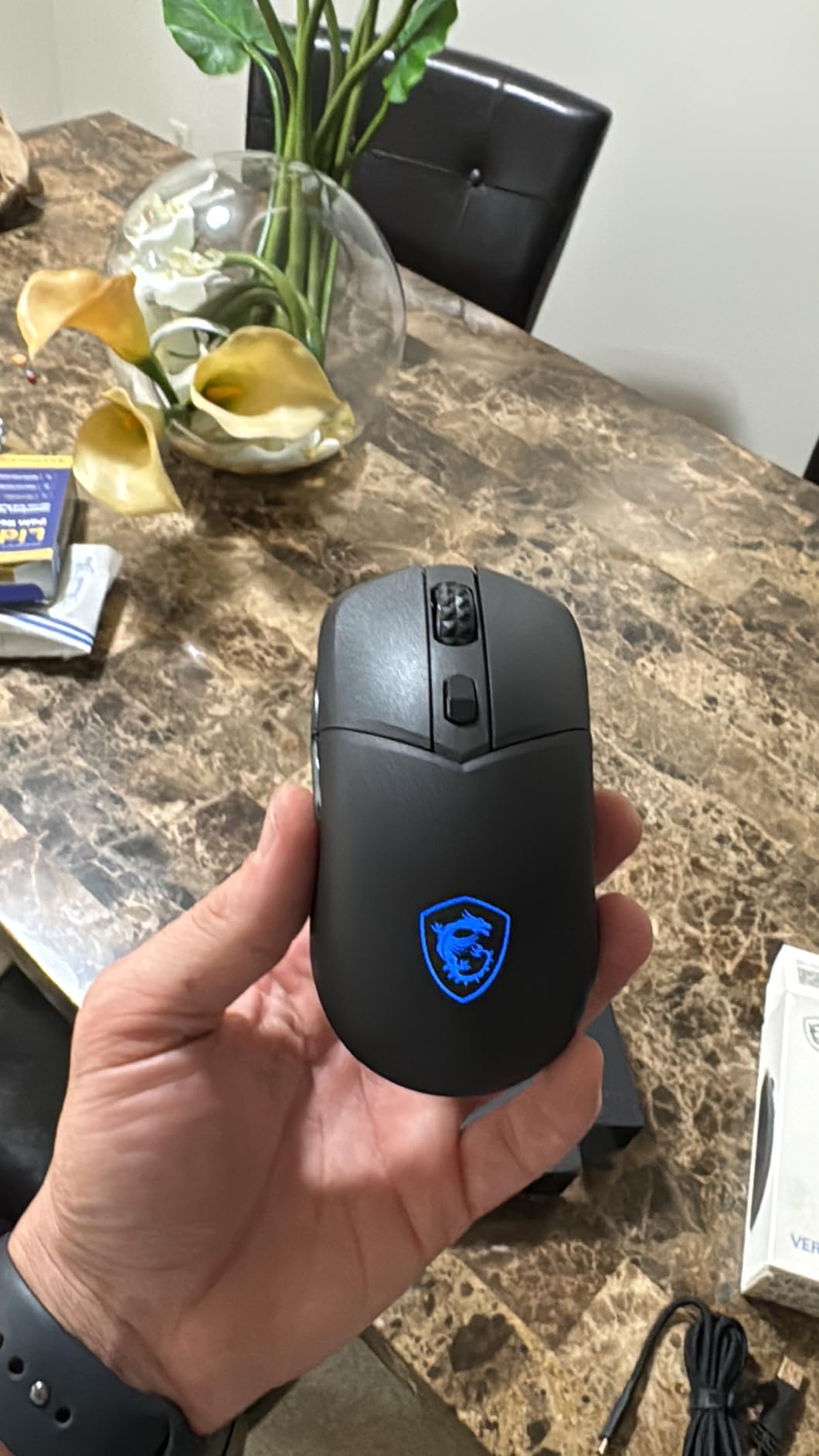MSI Versa 300 W Gaming Mouse, 8000 DPI, 30M+ Clicks Kailh Switch, Optical Sensor, Ergonomic Ambitextrous Hand Design, RGB Light customer photo 1