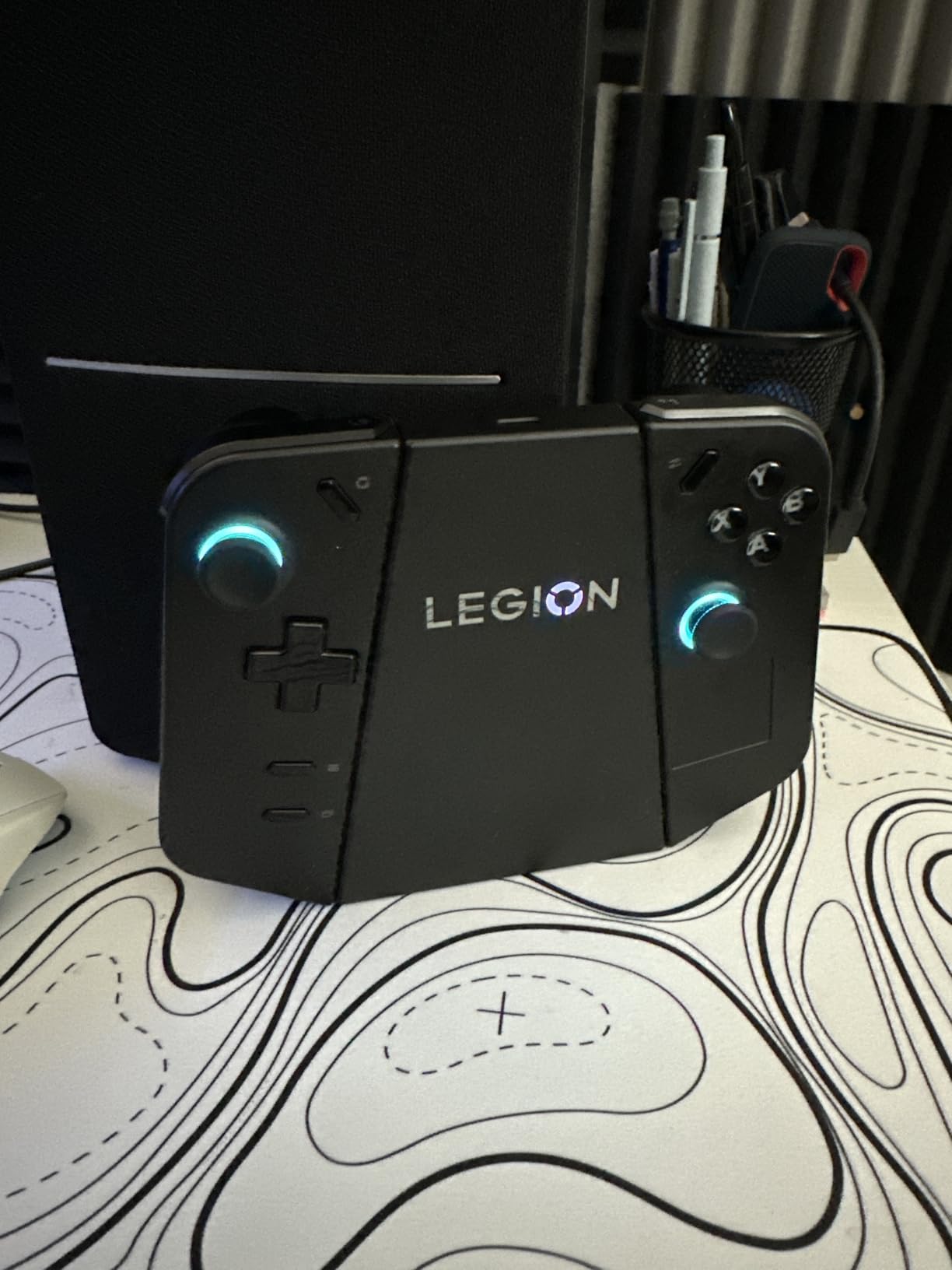 Lenovo Legion Go Charging Connector with Battery - Extended Battery Life, USB-C Charging Hub, Ergonomic Grip customer photo 2
