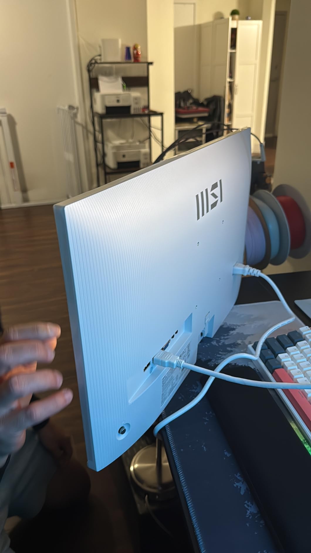 msi PRO MP251W E2 24.5-inch IPS 1920 x 1080 (FHD) Gaming Office Monitor, 120Hz, Adaptive-Synch, HDR Ready, HDMI, VGA Port, Display Port,VESA Mountable, Tilt, Speaker, 4-Side Slim Bezel,1ms, White customer photo 2