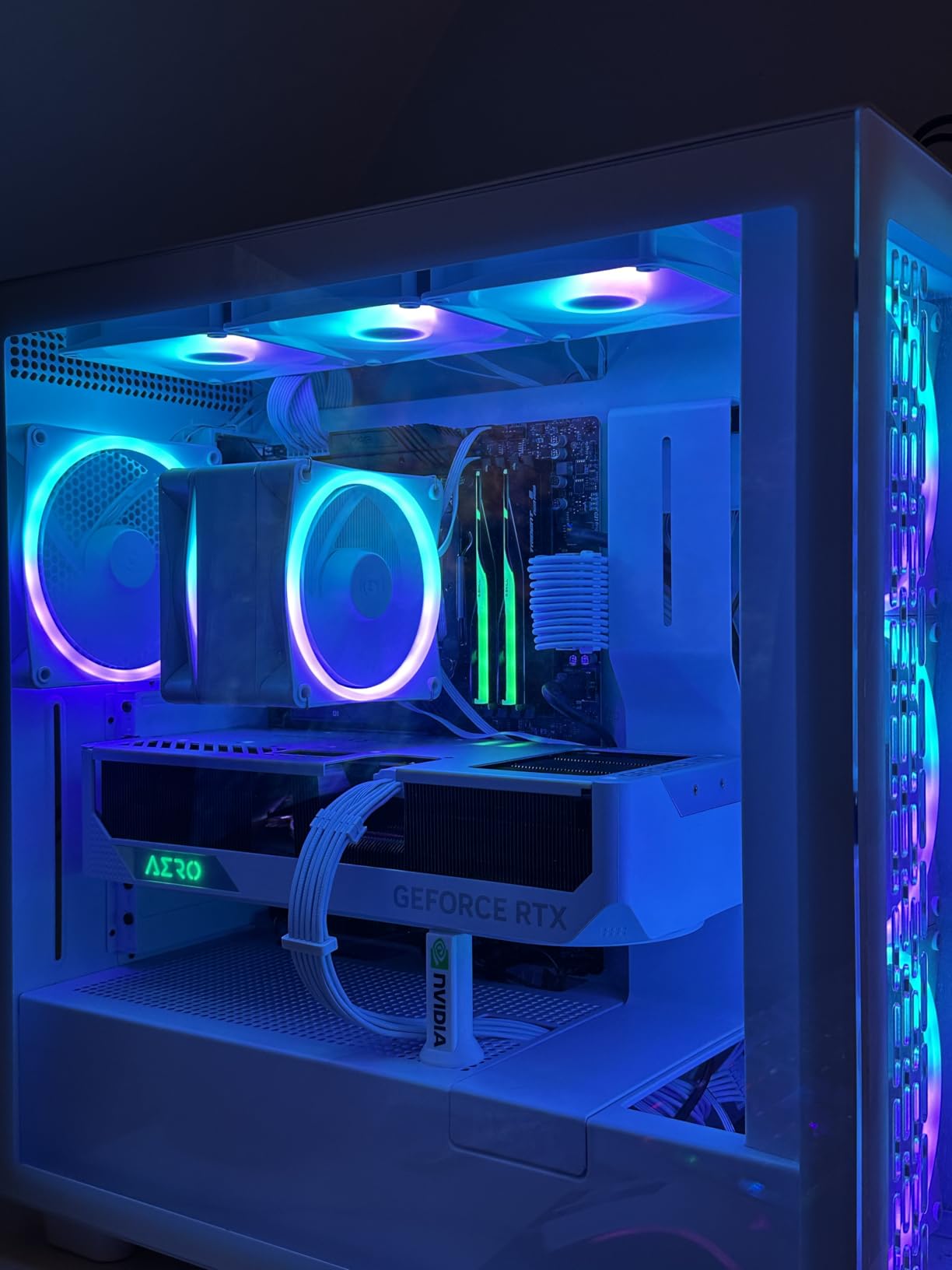 Lian Li EDGE1000W Fully Modular Low-Noise ATX Power Supply - ATX 3.1 & PCIE 5.1 Compliant - Cybenetics Gold Efficiency - 12V-2x6 Cable - L-Shape Design - with USB/Fan Hub - White (EG1000G.WH) customer photo 1